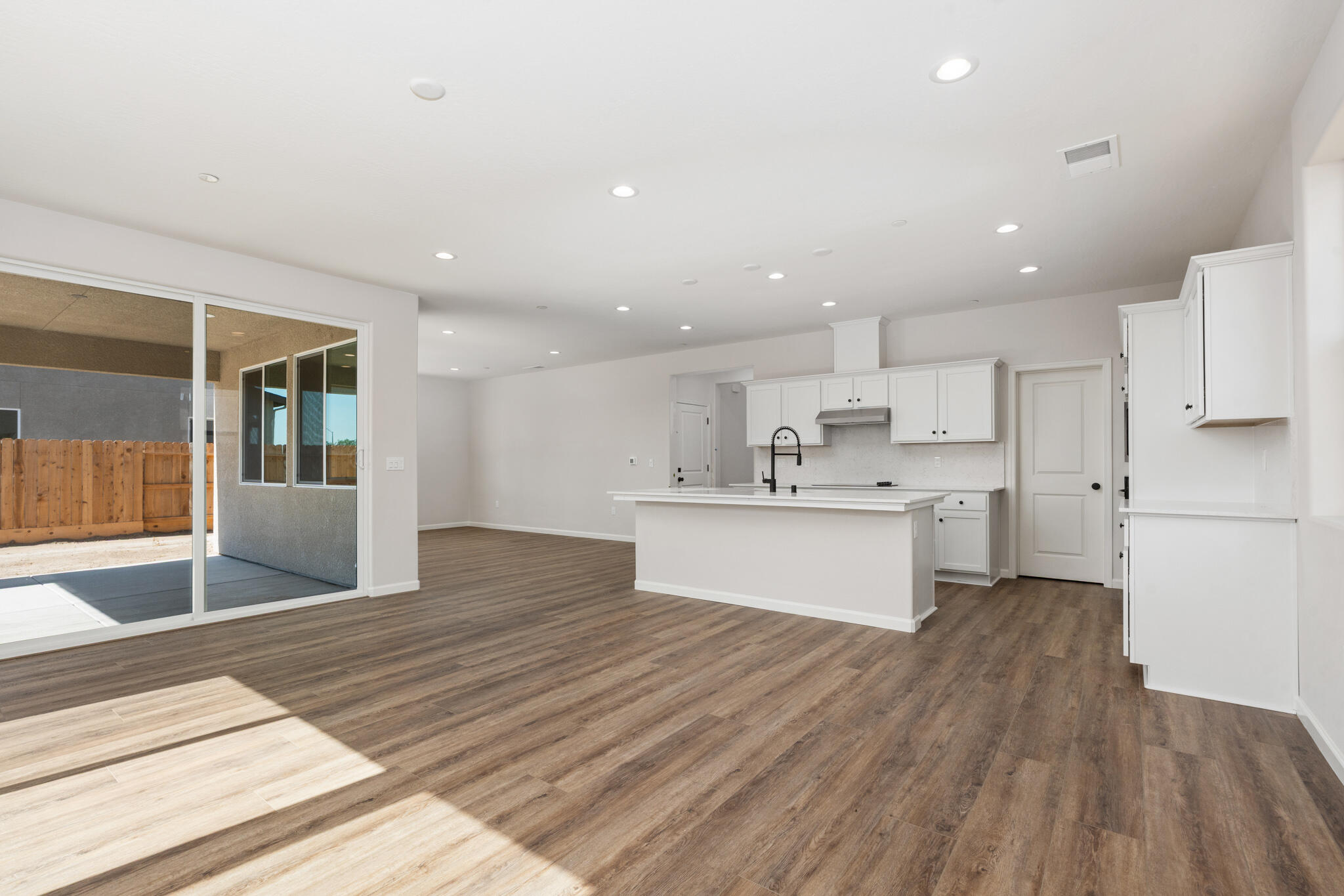 684 S Plum St, Dinuba, CA 93618