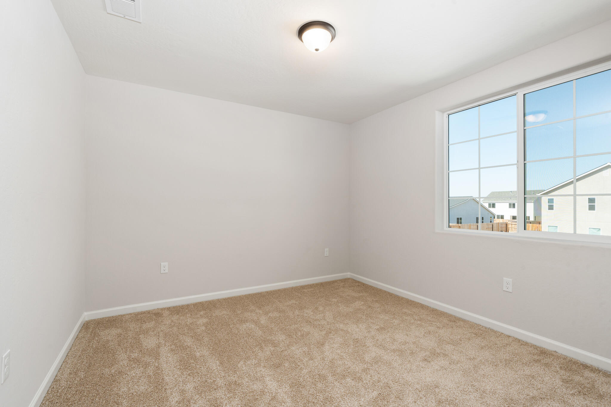 684 S Plum St, Dinuba, CA 93618