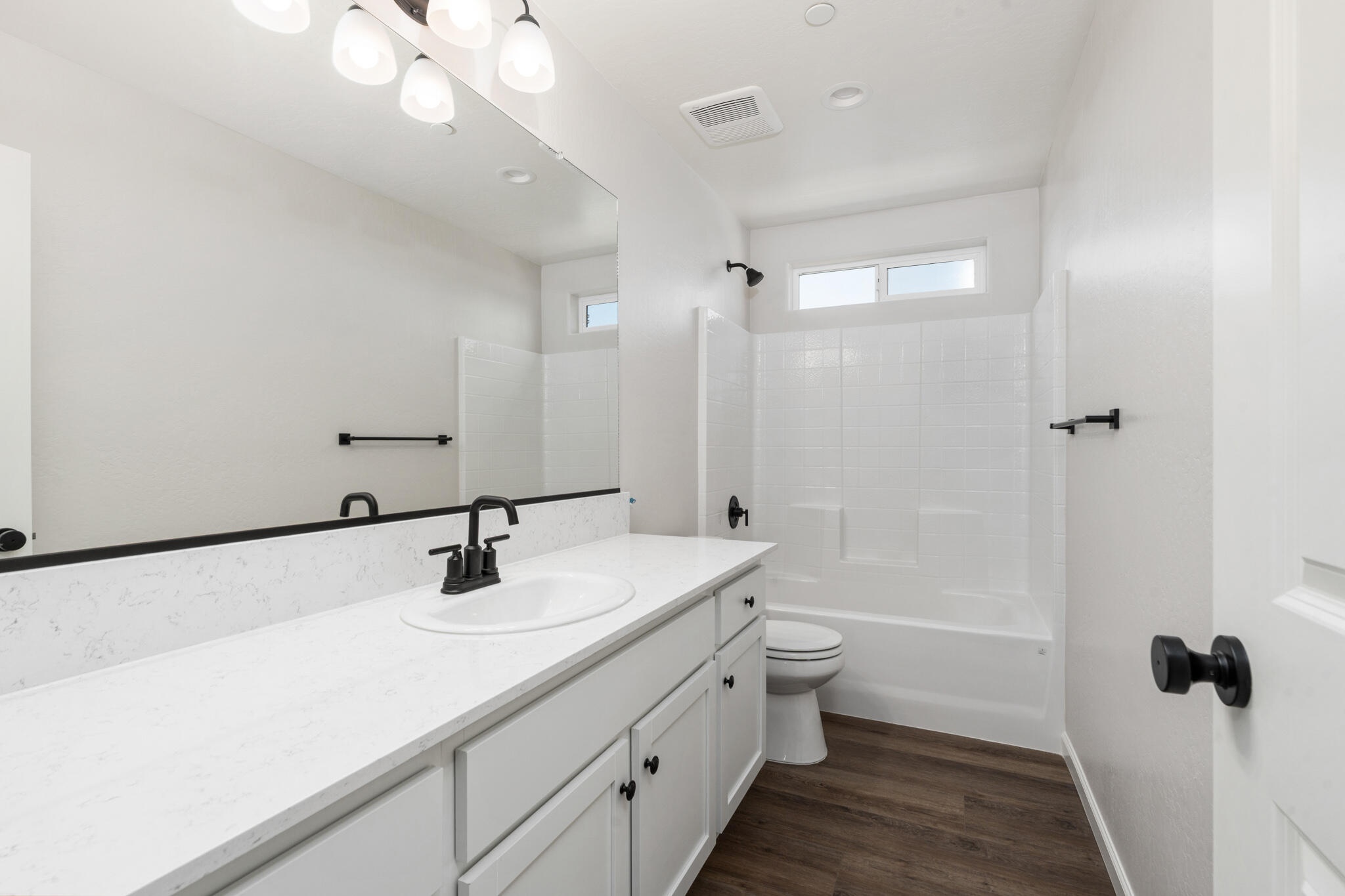 684 S Plum St, Dinuba, CA 93618