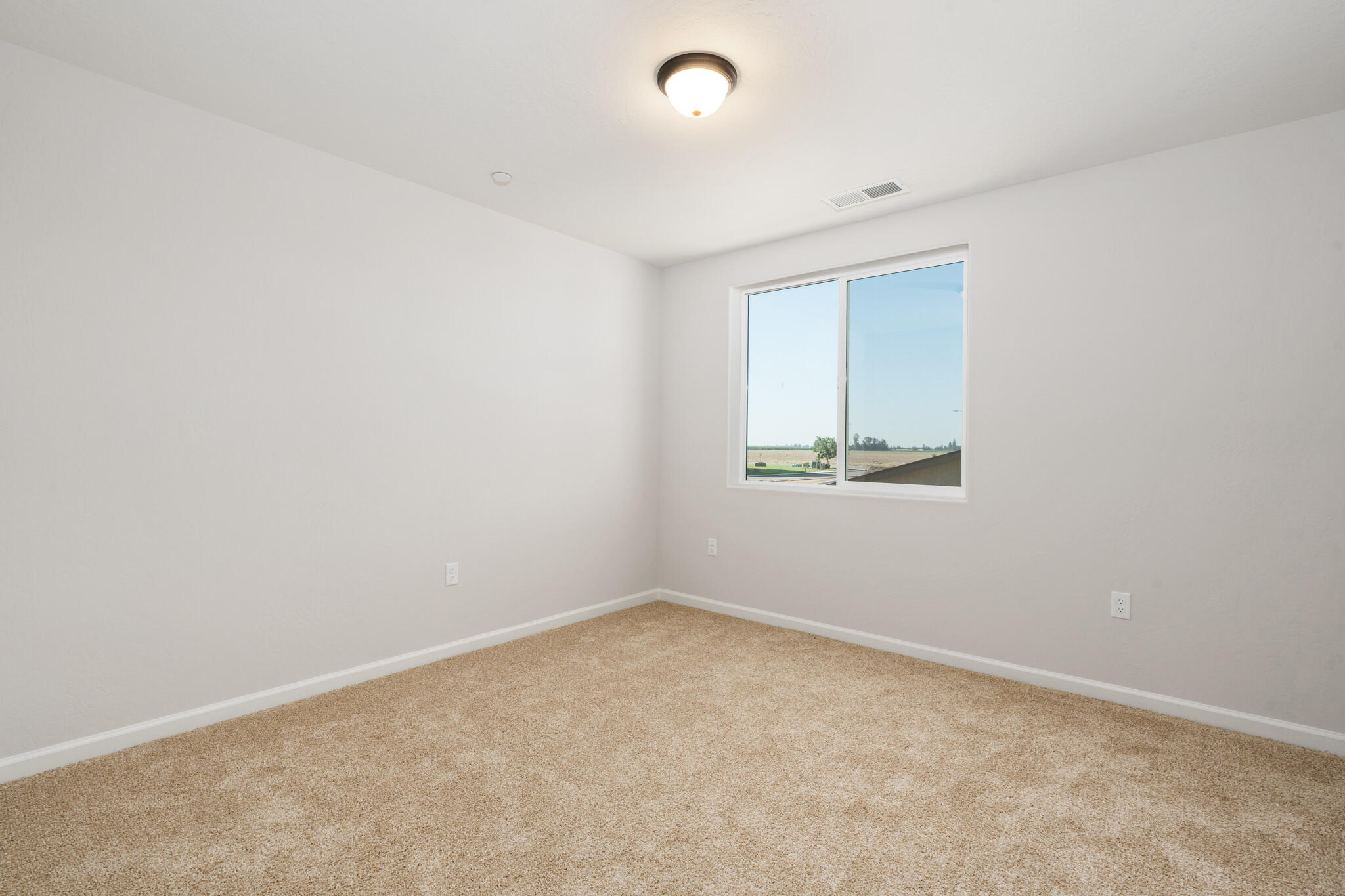684 S Plum St, Dinuba, CA 93618