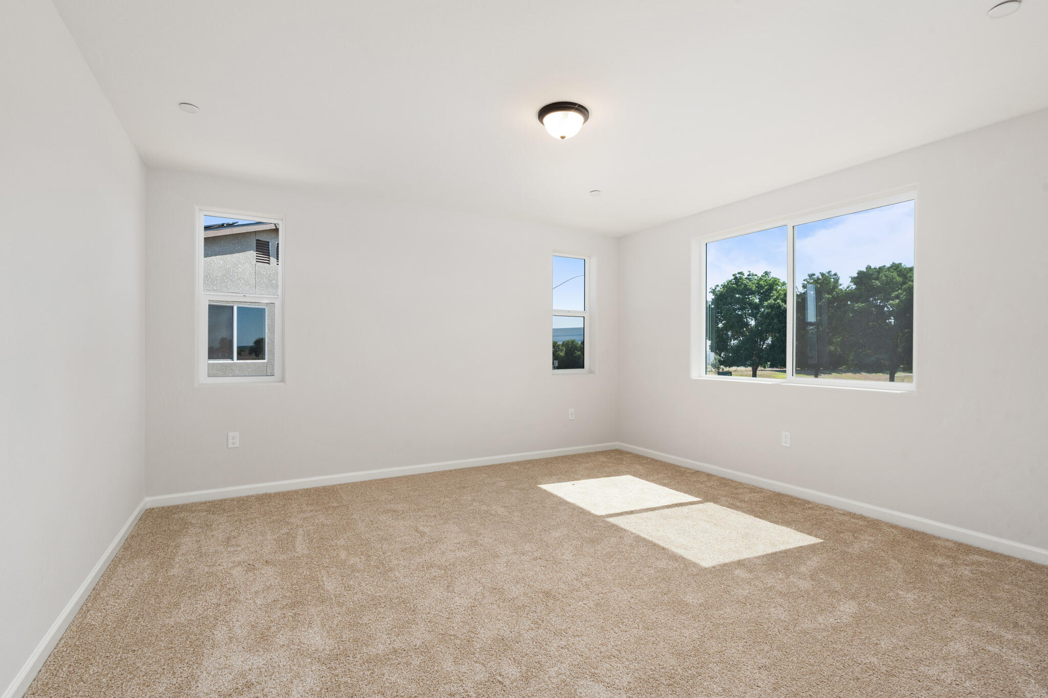 684 S Plum St, Dinuba, CA 93618