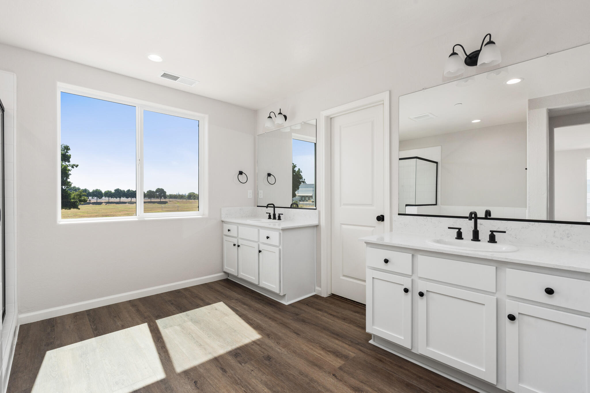 684 S Plum St, Dinuba, CA 93618