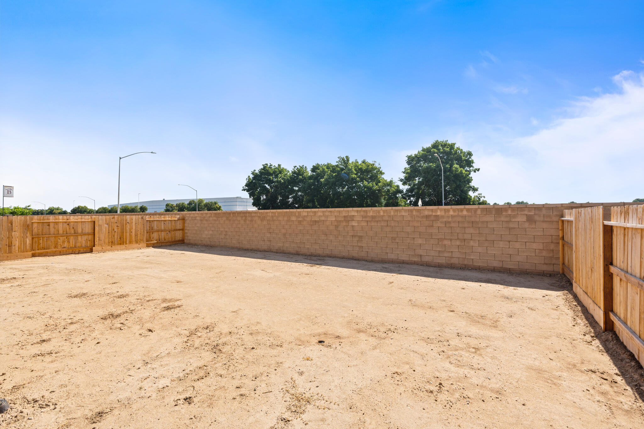 684 S Plum St, Dinuba, CA 93618