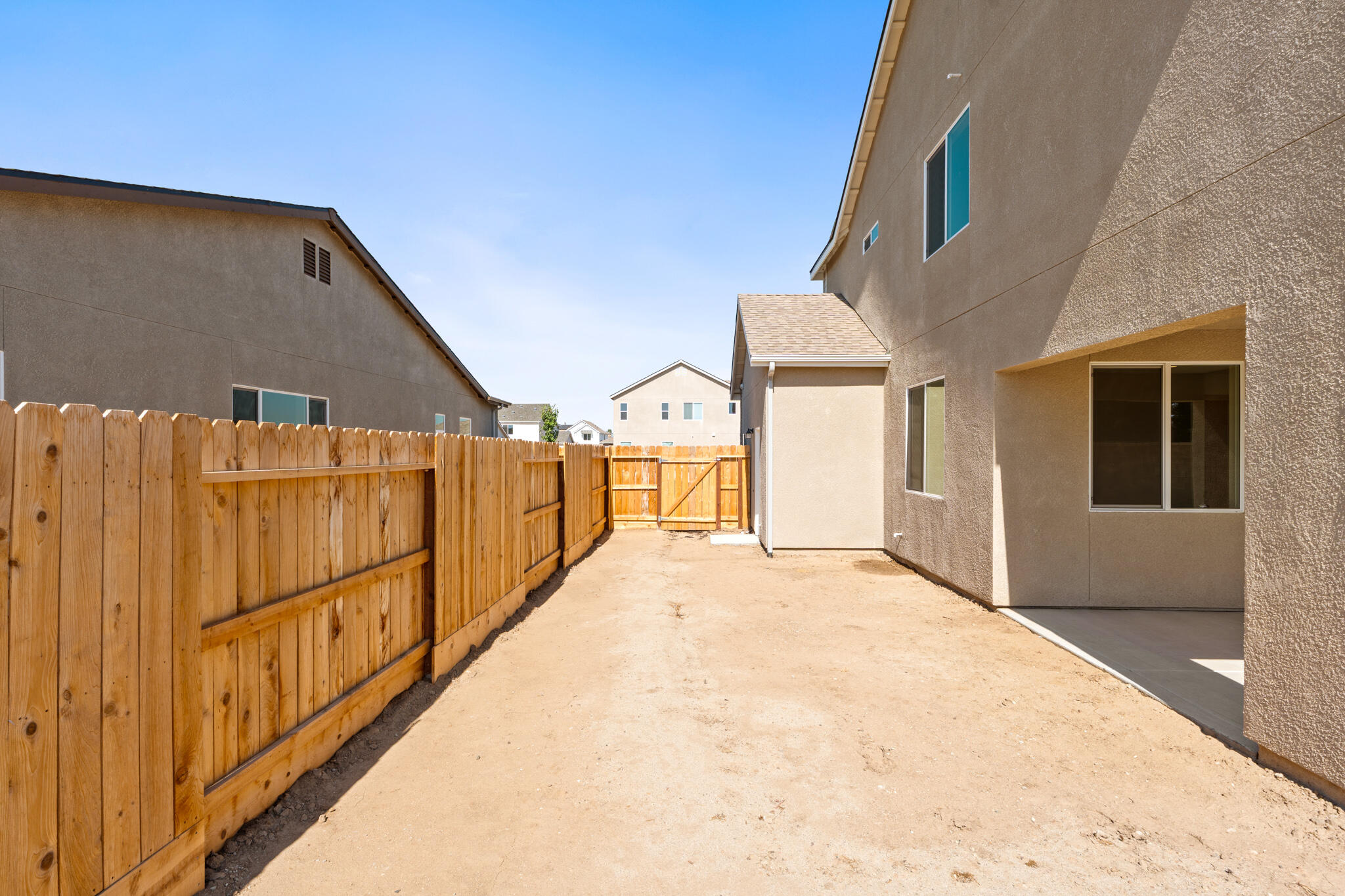 684 S Plum St, Dinuba, CA 93618