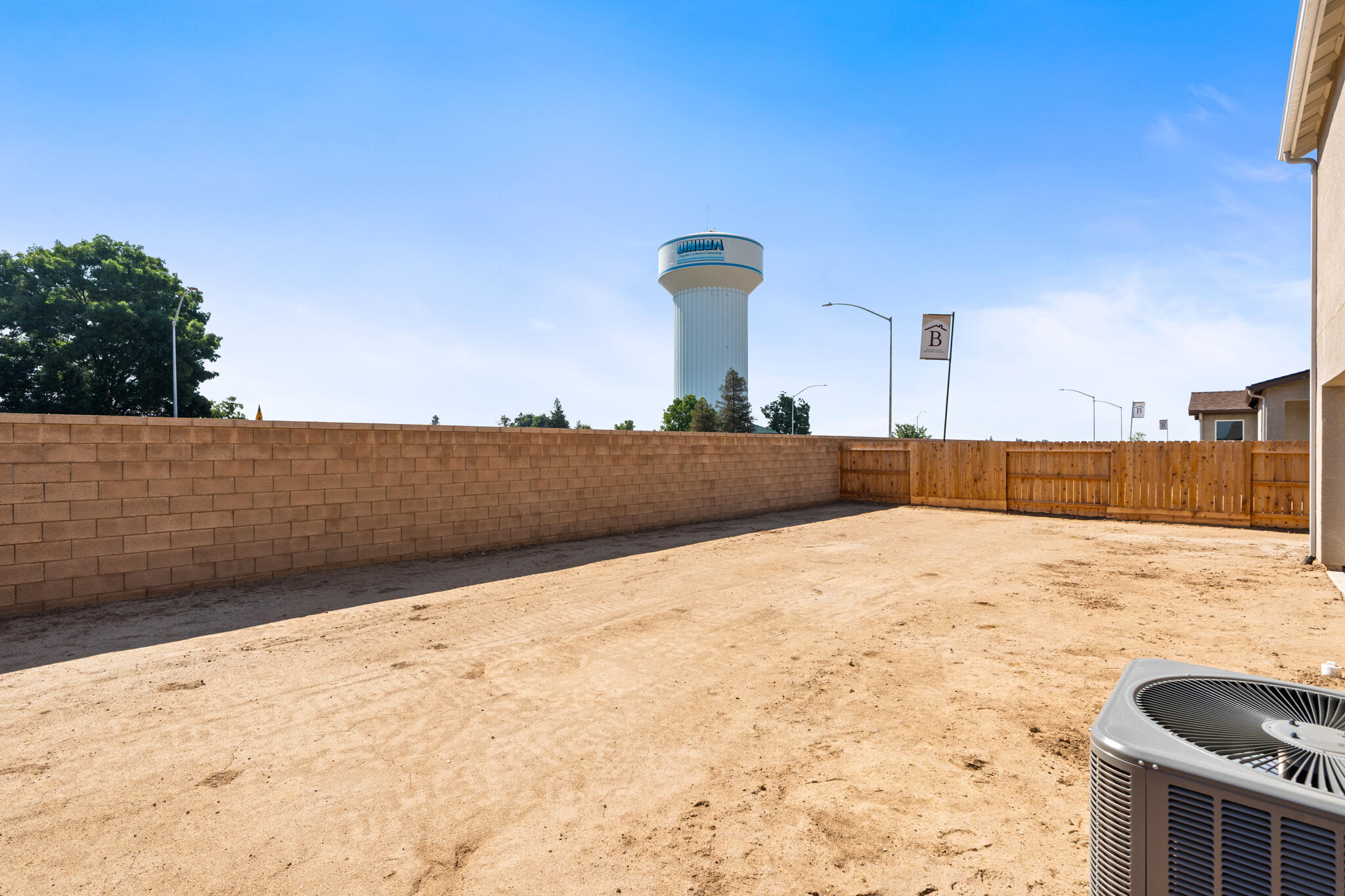 684 S Plum St, Dinuba, CA 93618