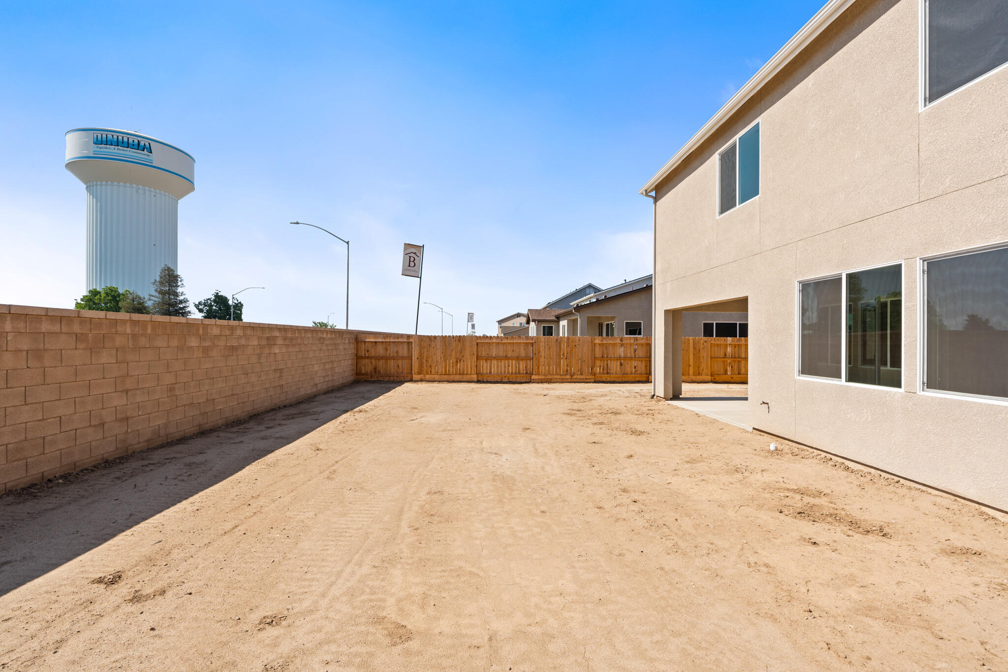 684 S Plum St, Dinuba, CA 93618