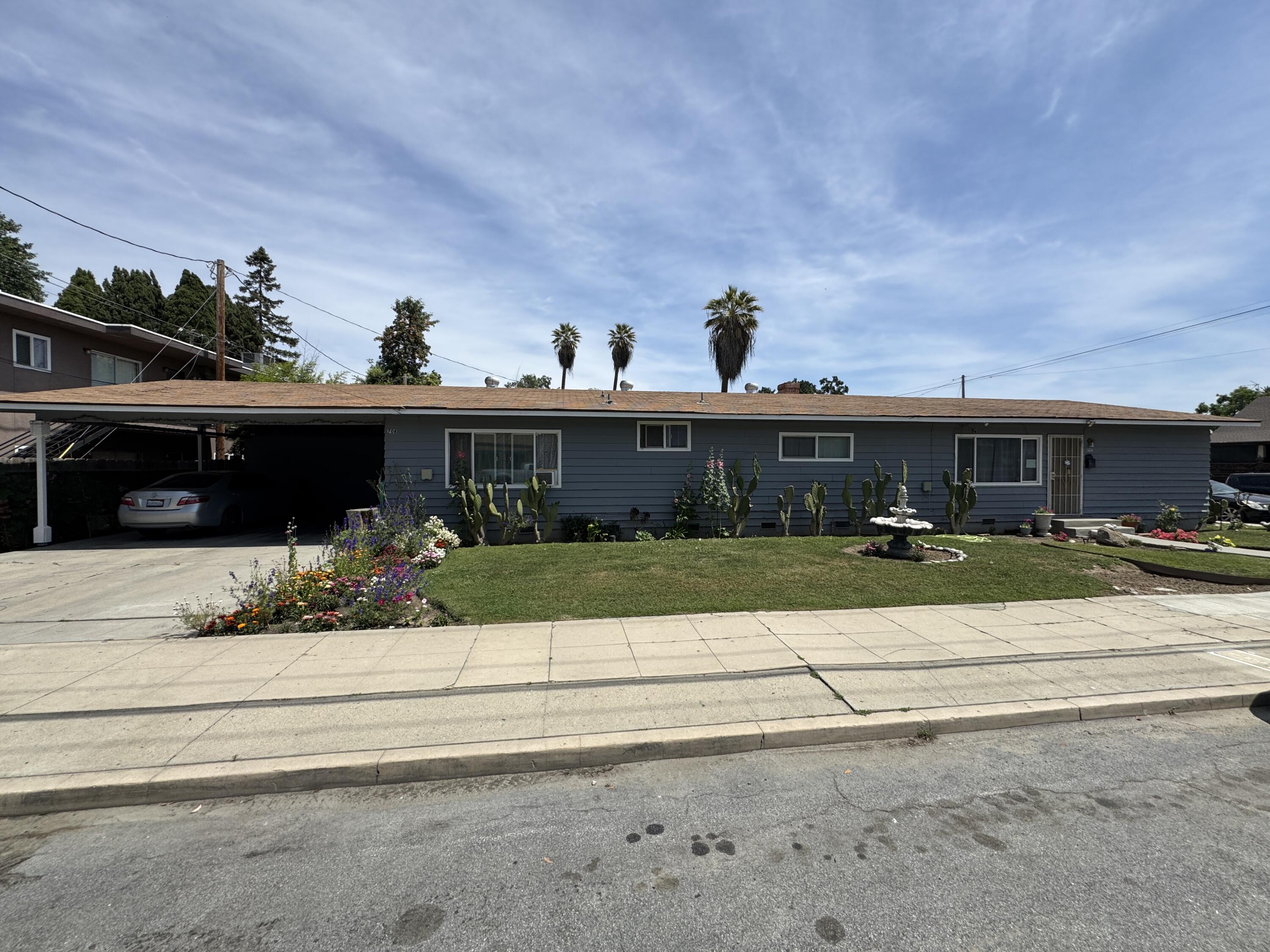 704 N Floral St, Visalia, CA 93291