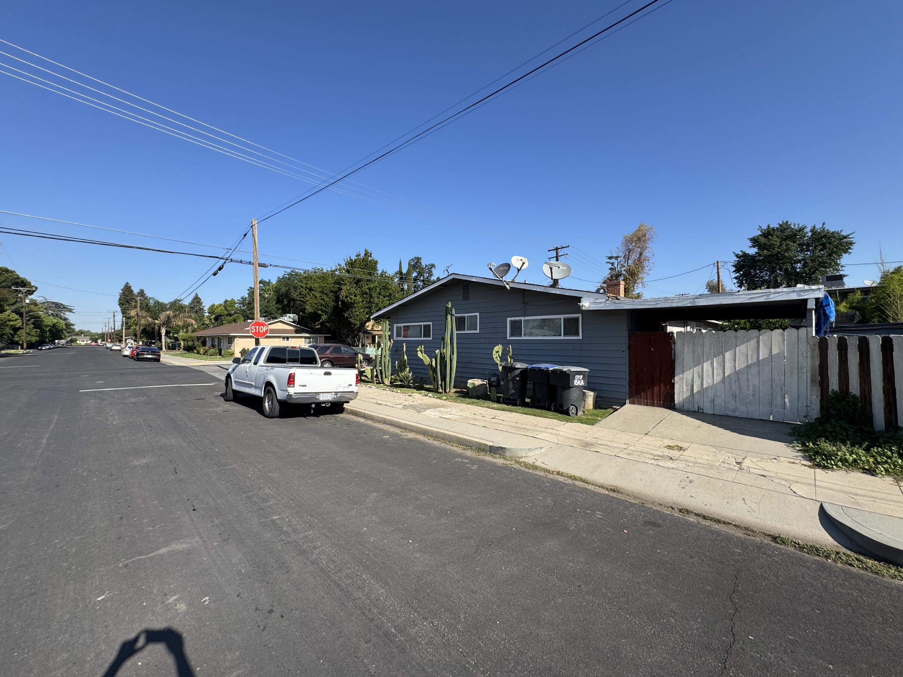 704 N Floral St, Visalia, CA 93291