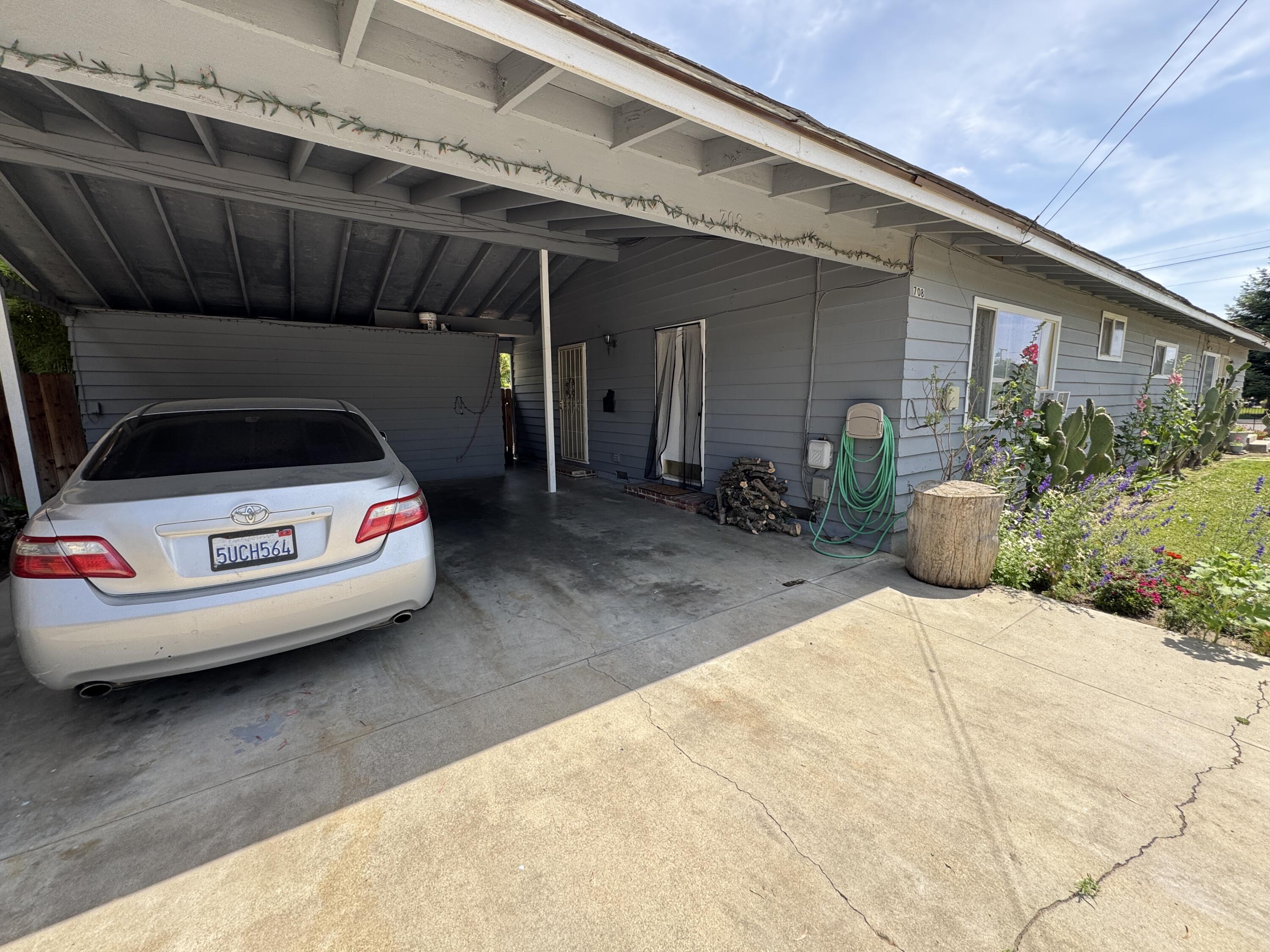 704 N Floral St, Visalia, CA 93291