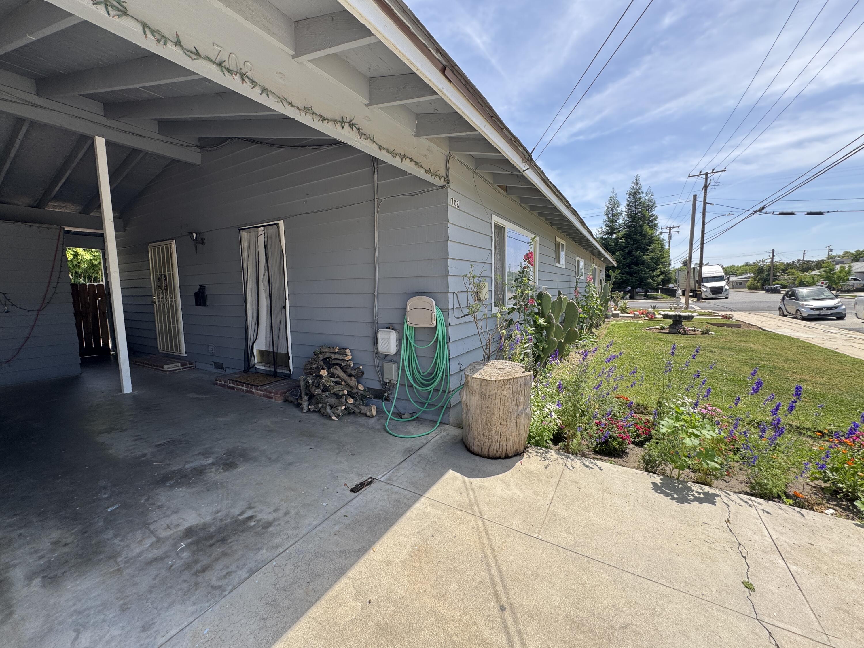 704 N Floral St, Visalia, CA 93291