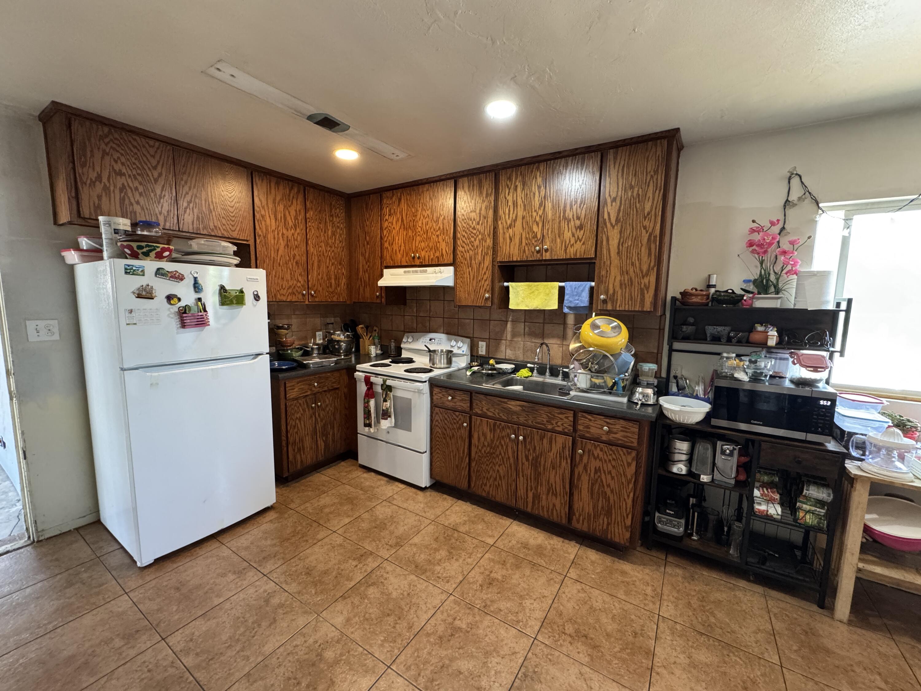 704 N Floral St, Visalia, CA 93291