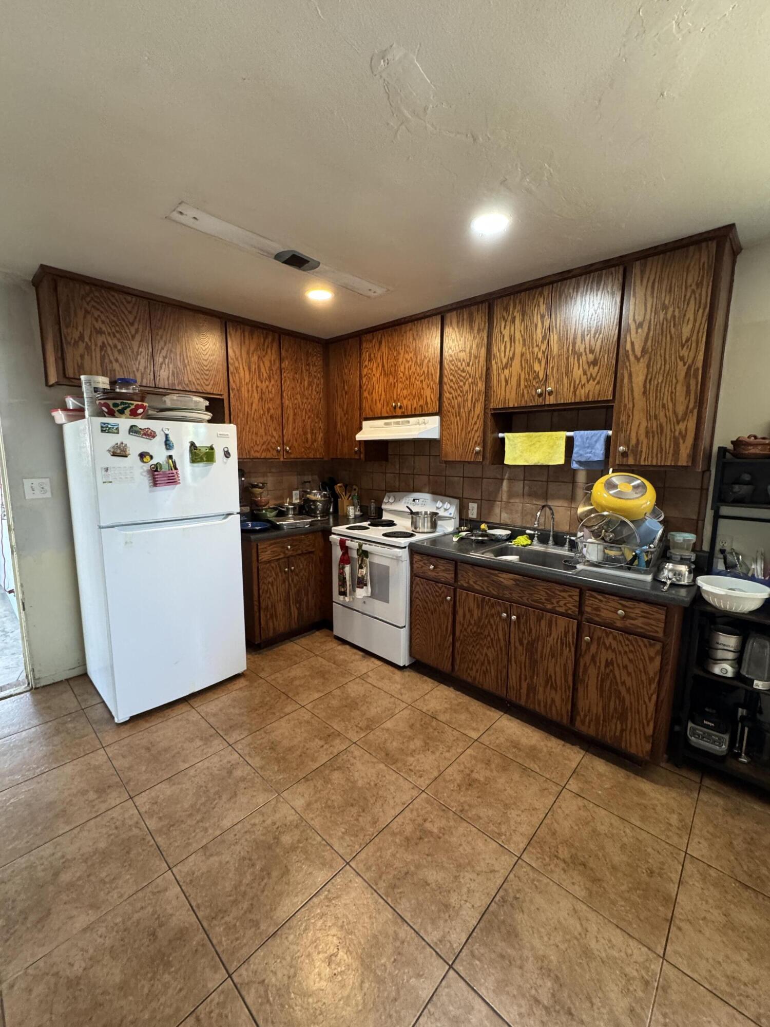 704 N Floral St, Visalia, CA 93291