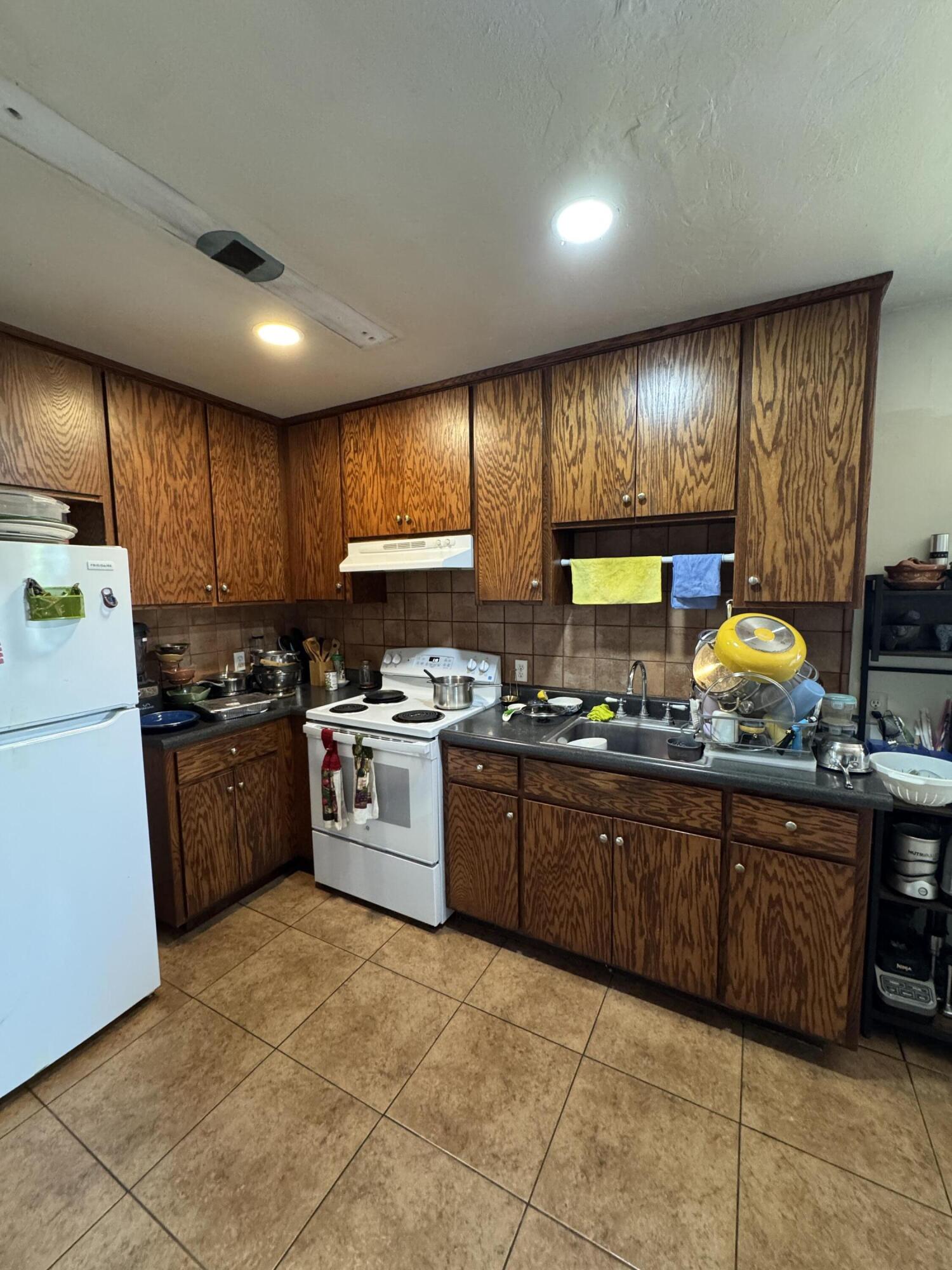 704 N Floral St, Visalia, CA 93291