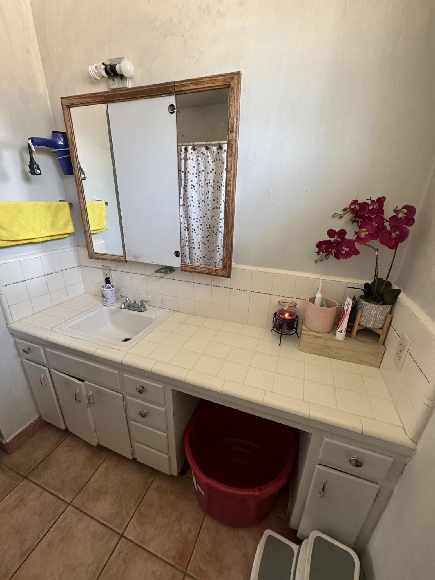 704 N Floral St, Visalia, CA 93291