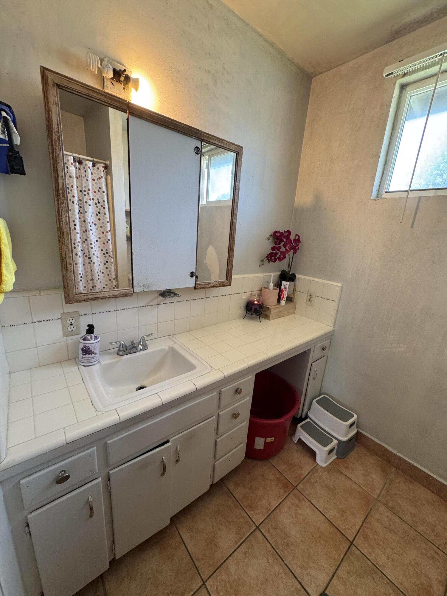 704 N Floral St, Visalia, CA 93291