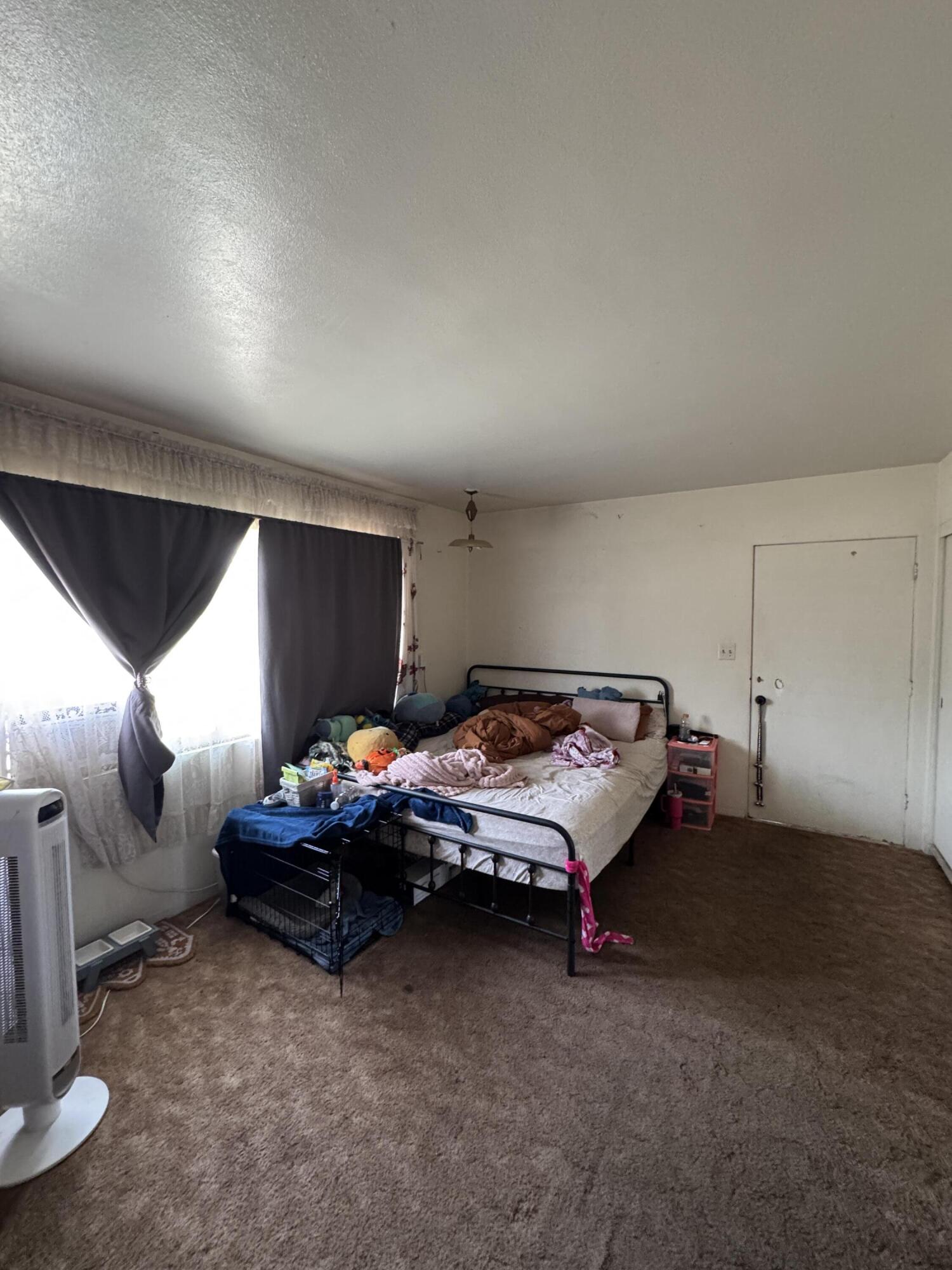 704 N Floral St, Visalia, CA 93291