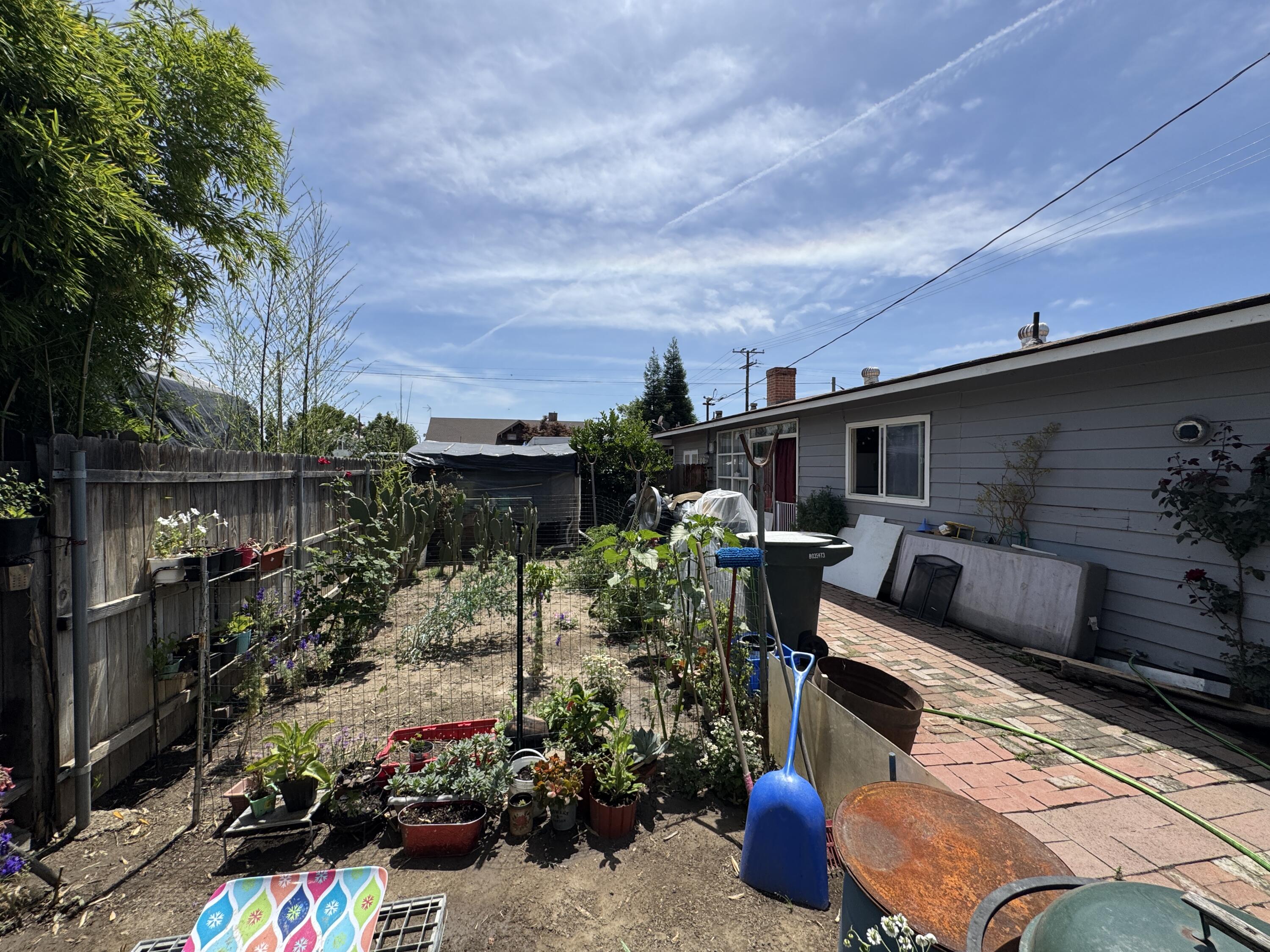 704 N Floral St, Visalia, CA 93291