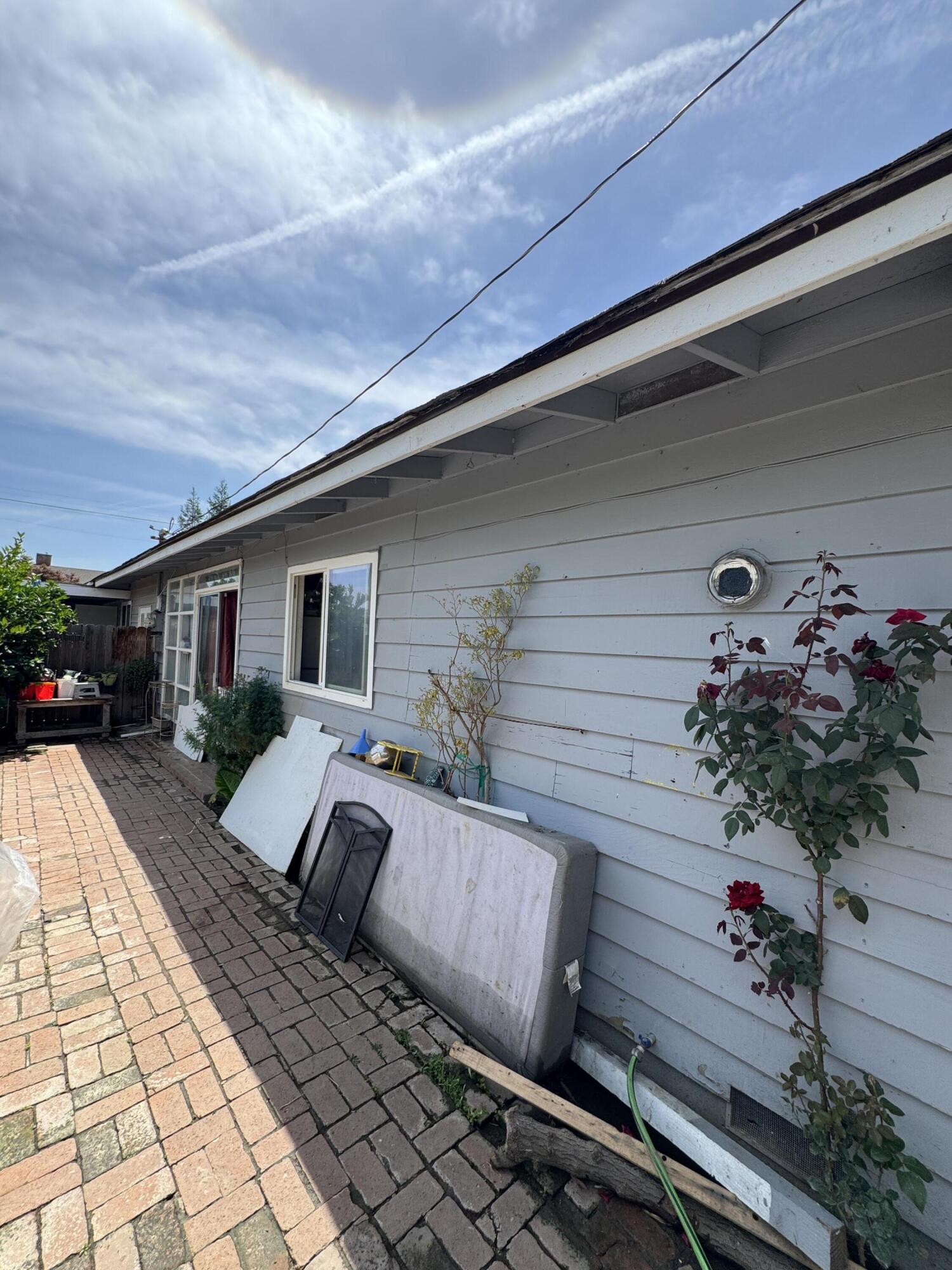 704 N Floral St, Visalia, CA 93291