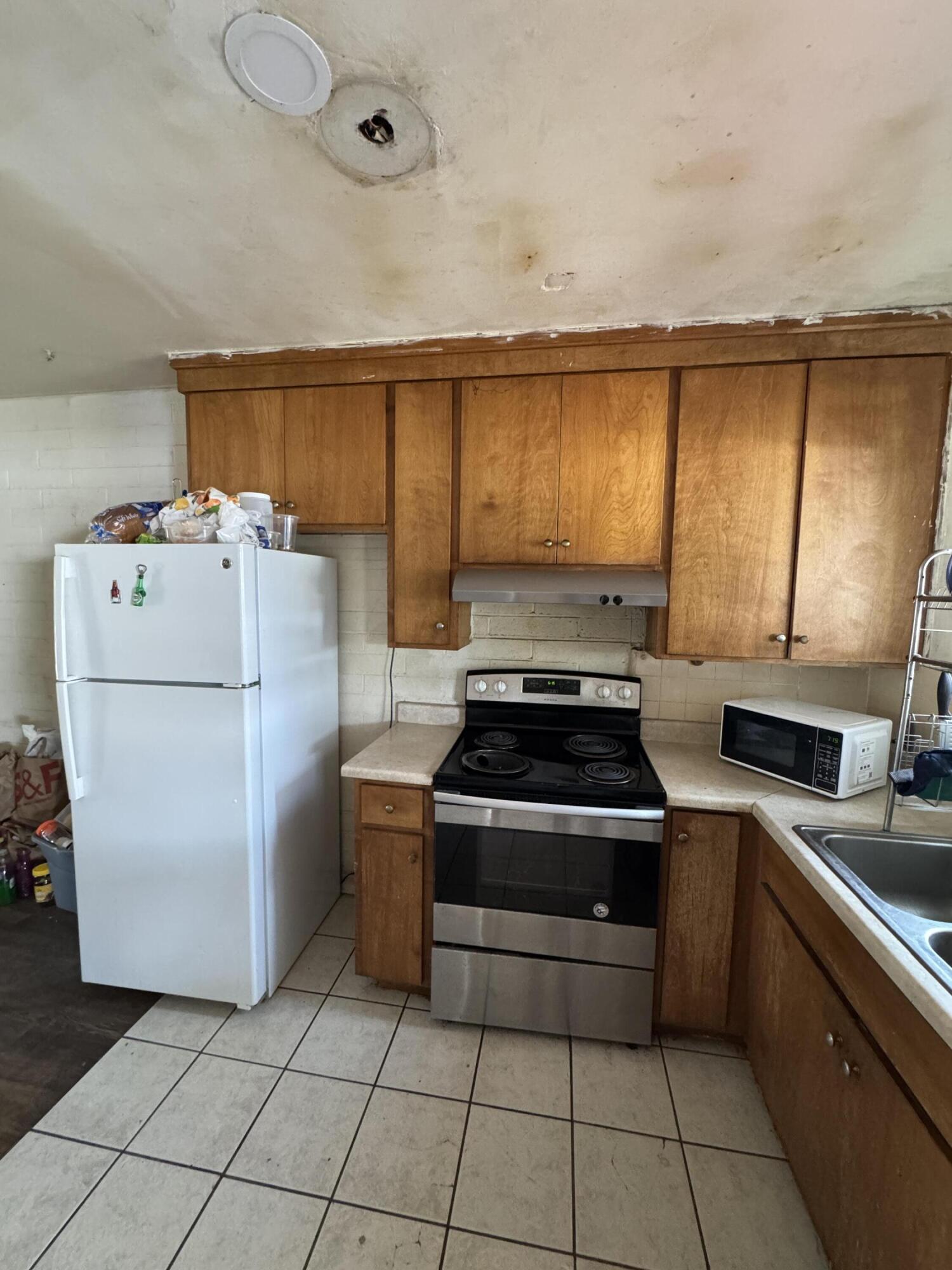 704 N Floral St, Visalia, CA 93291