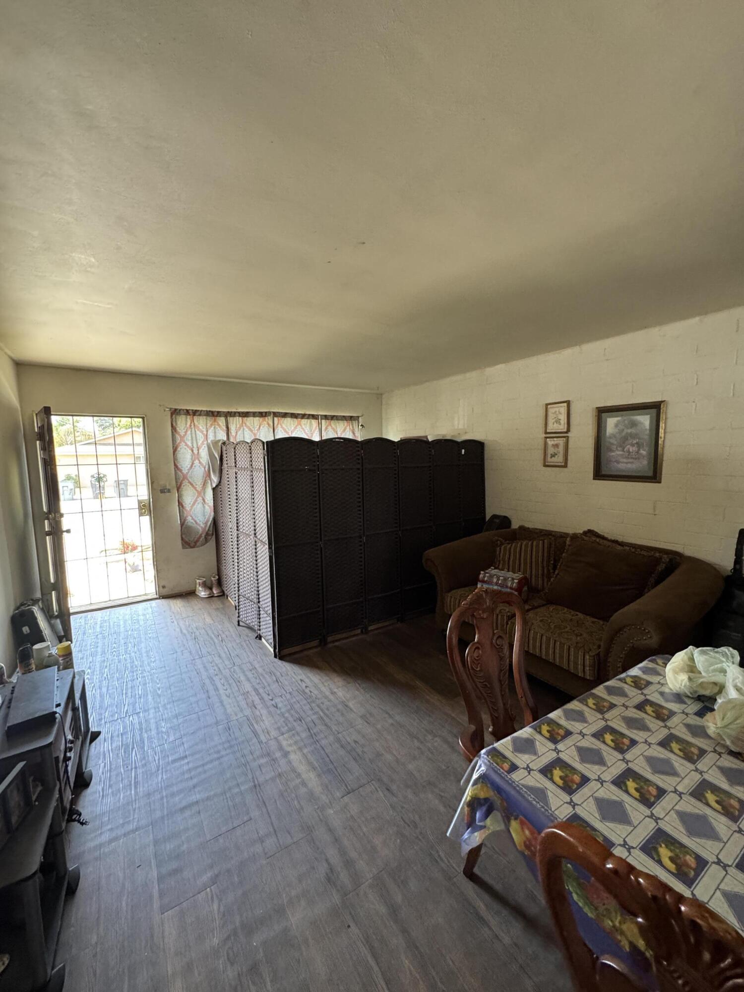 704 N Floral St, Visalia, CA 93291