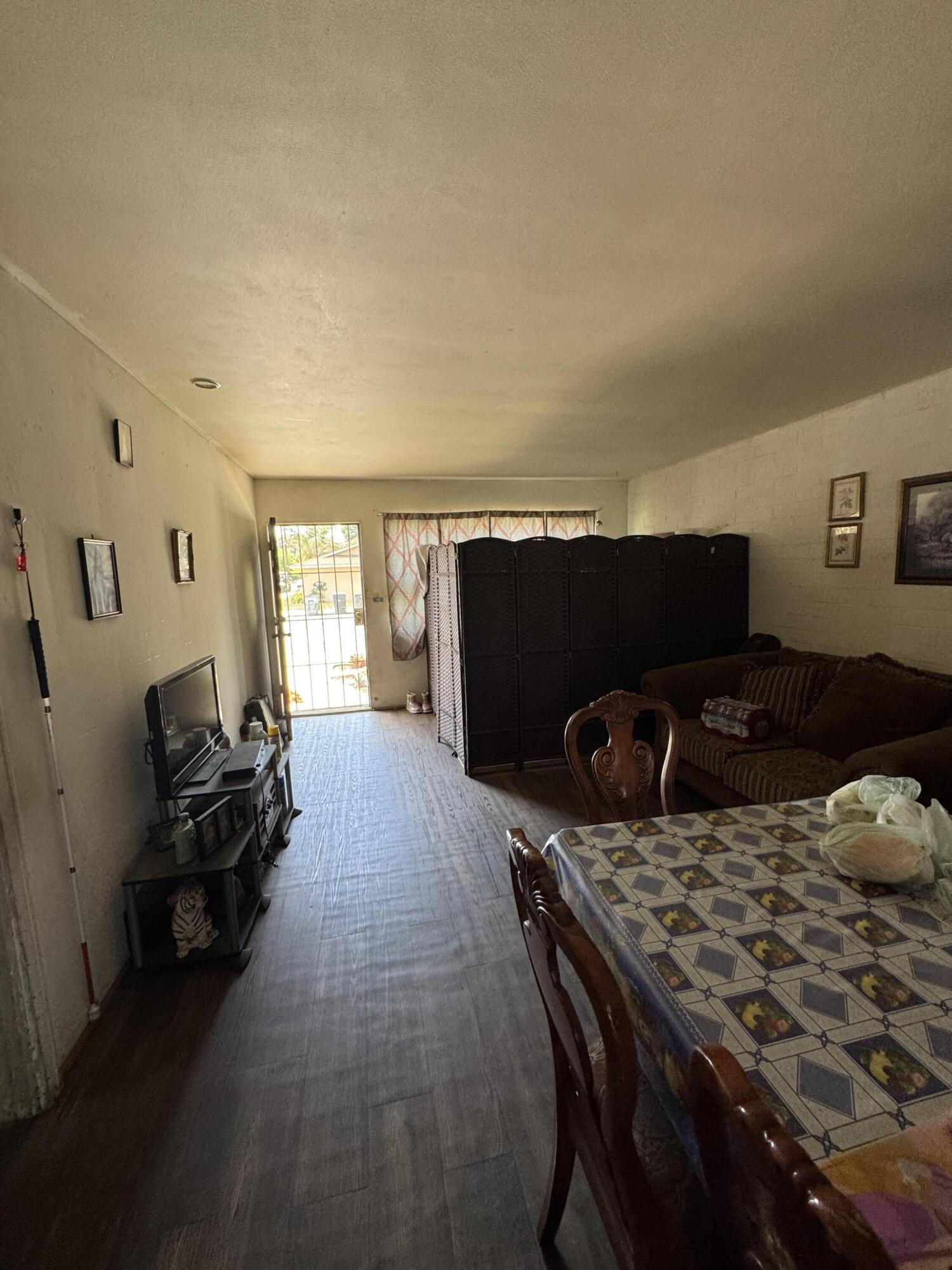 704 N Floral St, Visalia, CA 93291