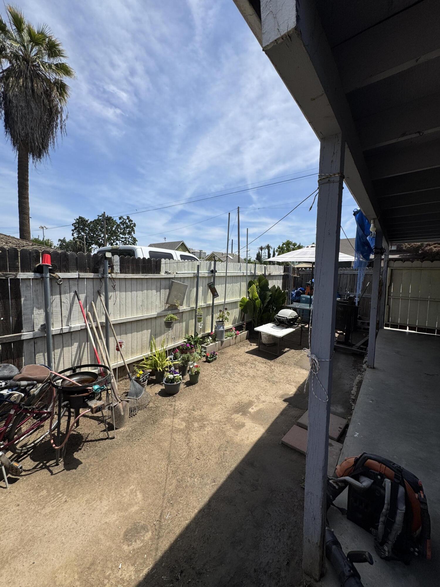 704 N Floral St, Visalia, CA 93291