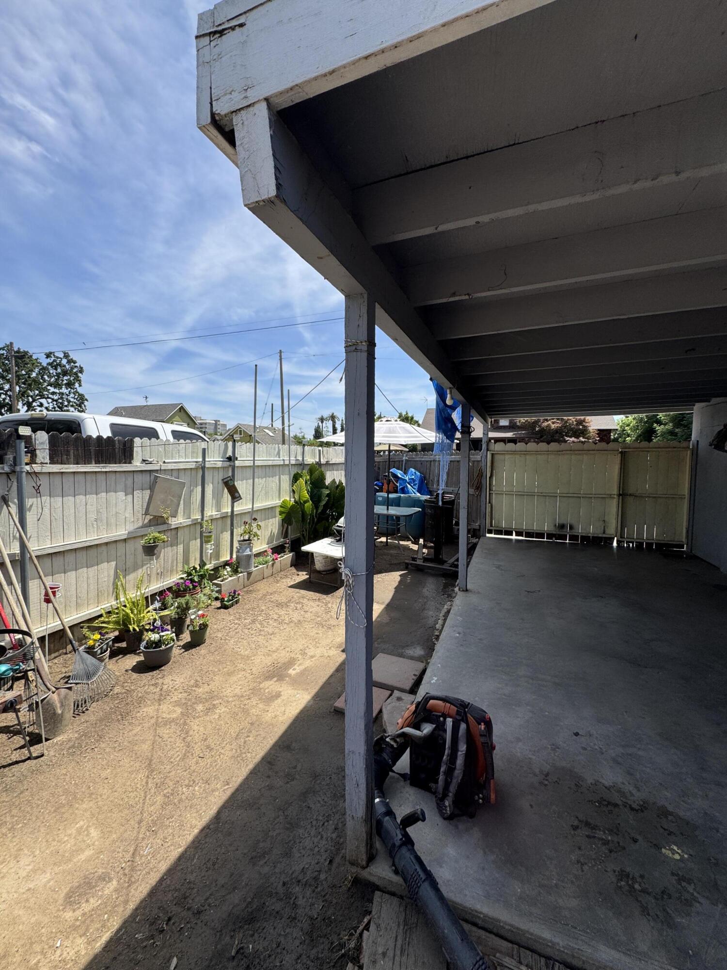 704 N Floral St, Visalia, CA 93291