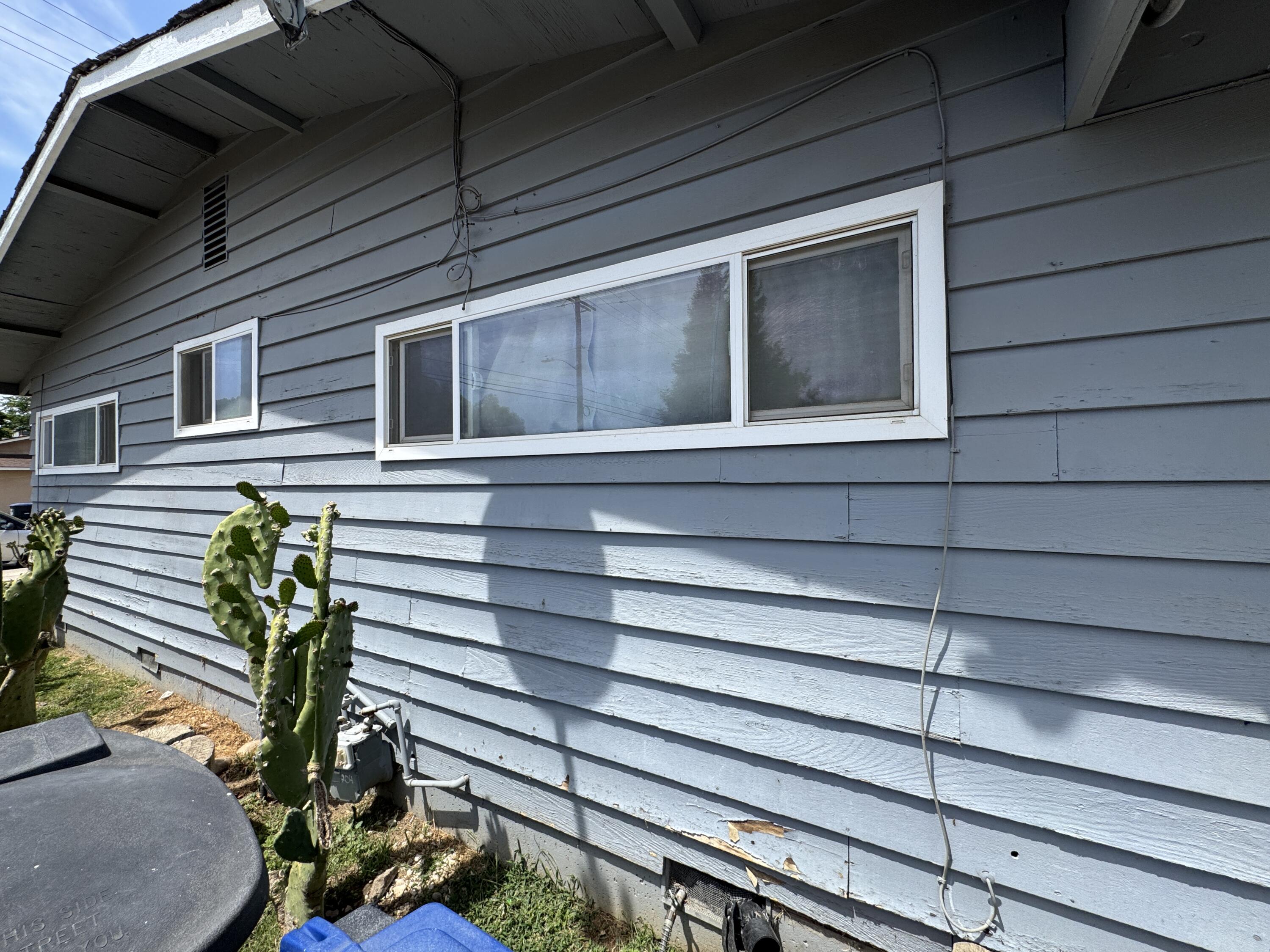 704 N Floral St, Visalia, CA 93291