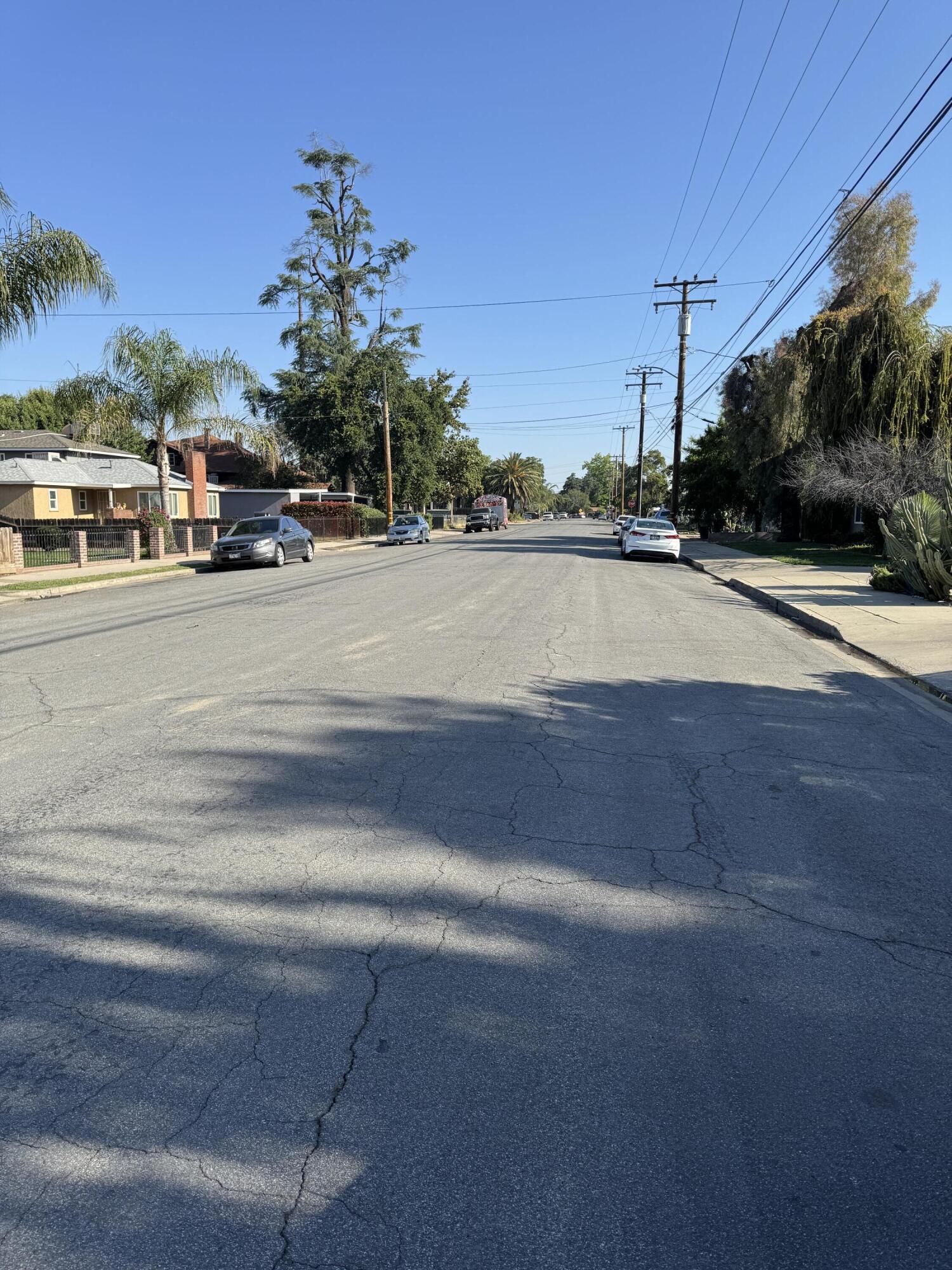 704 N Floral St, Visalia, CA 93291