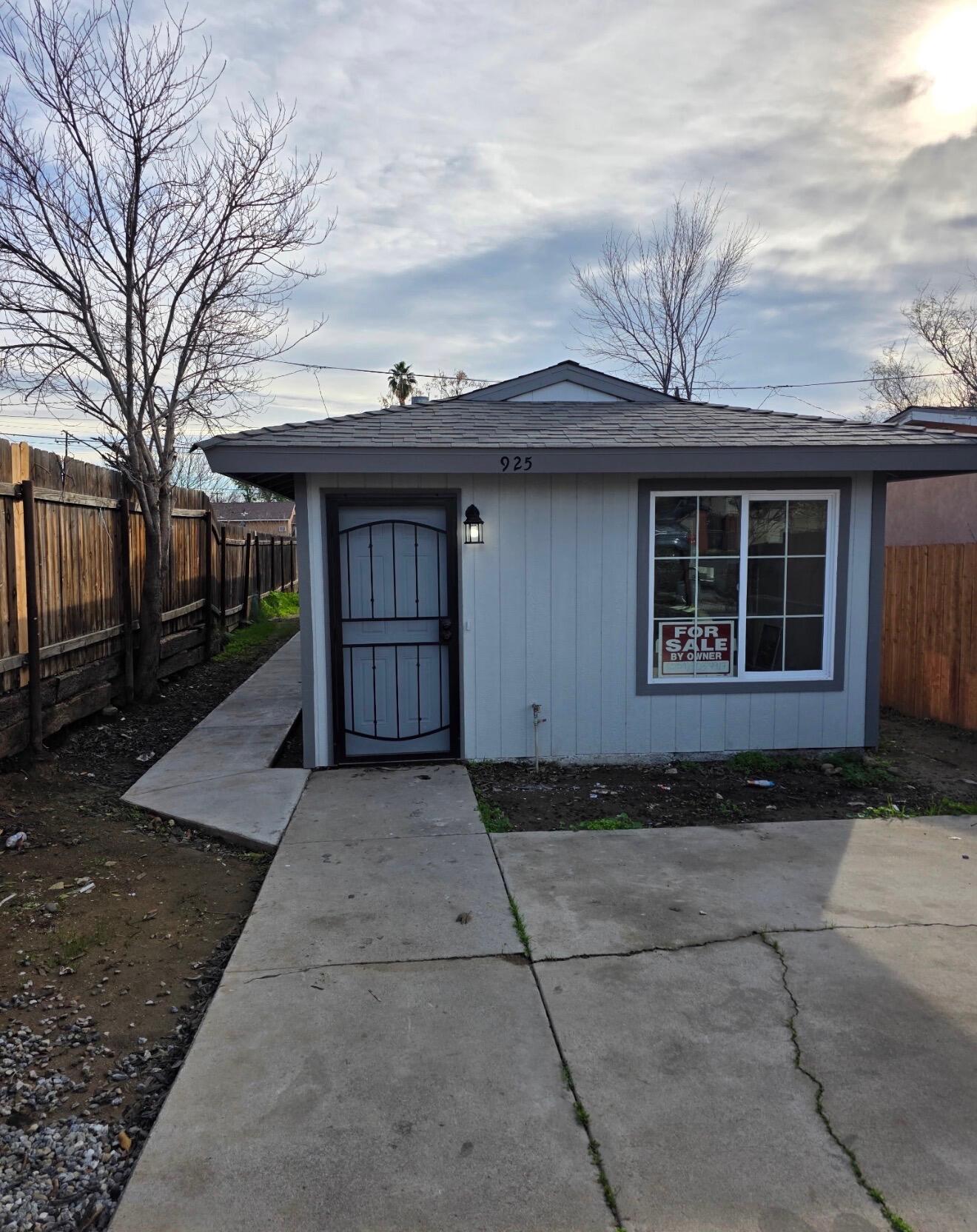 925 Jeffrey St, Bakersfield, CA 93305