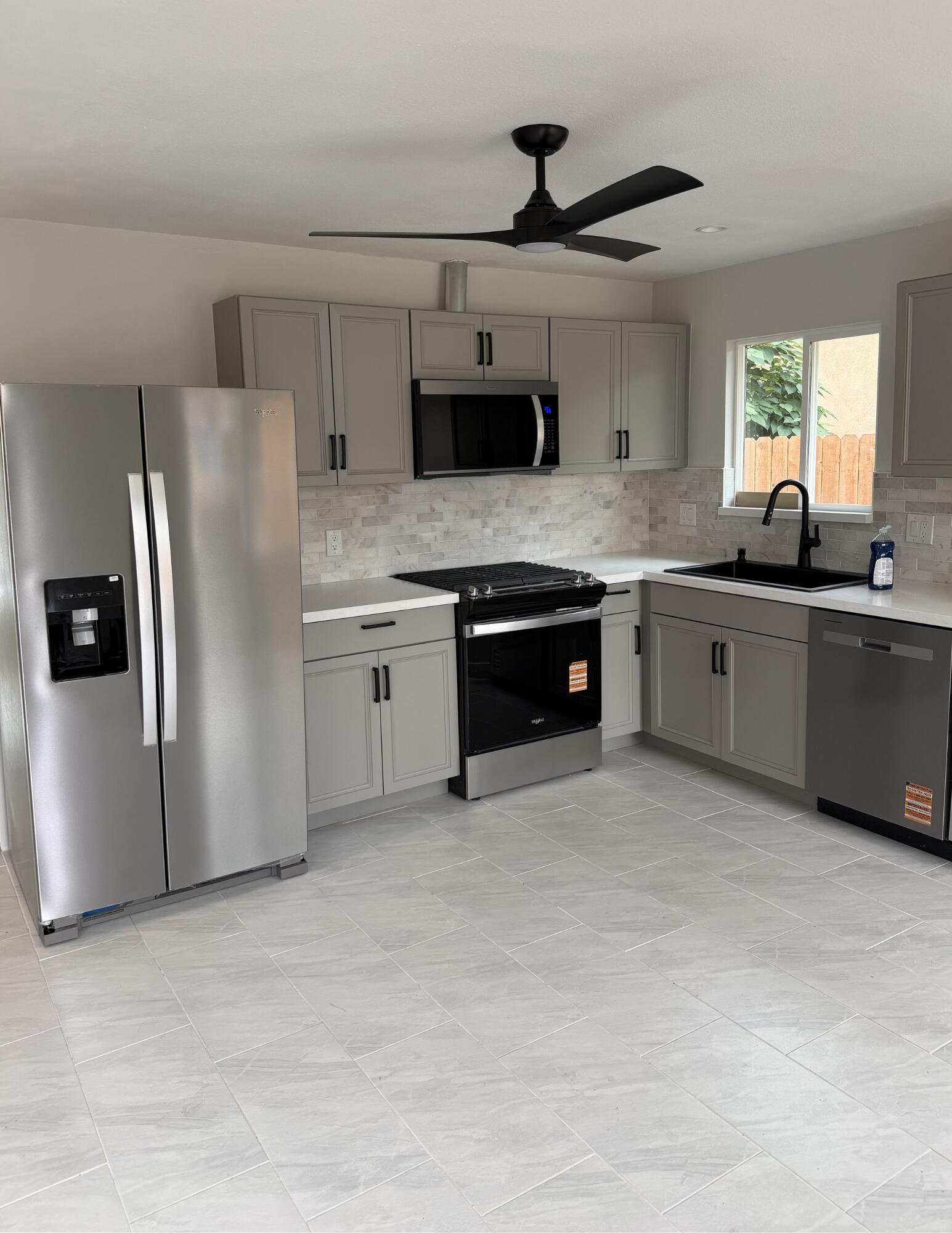 925 Jeffrey St, Bakersfield, CA 93305