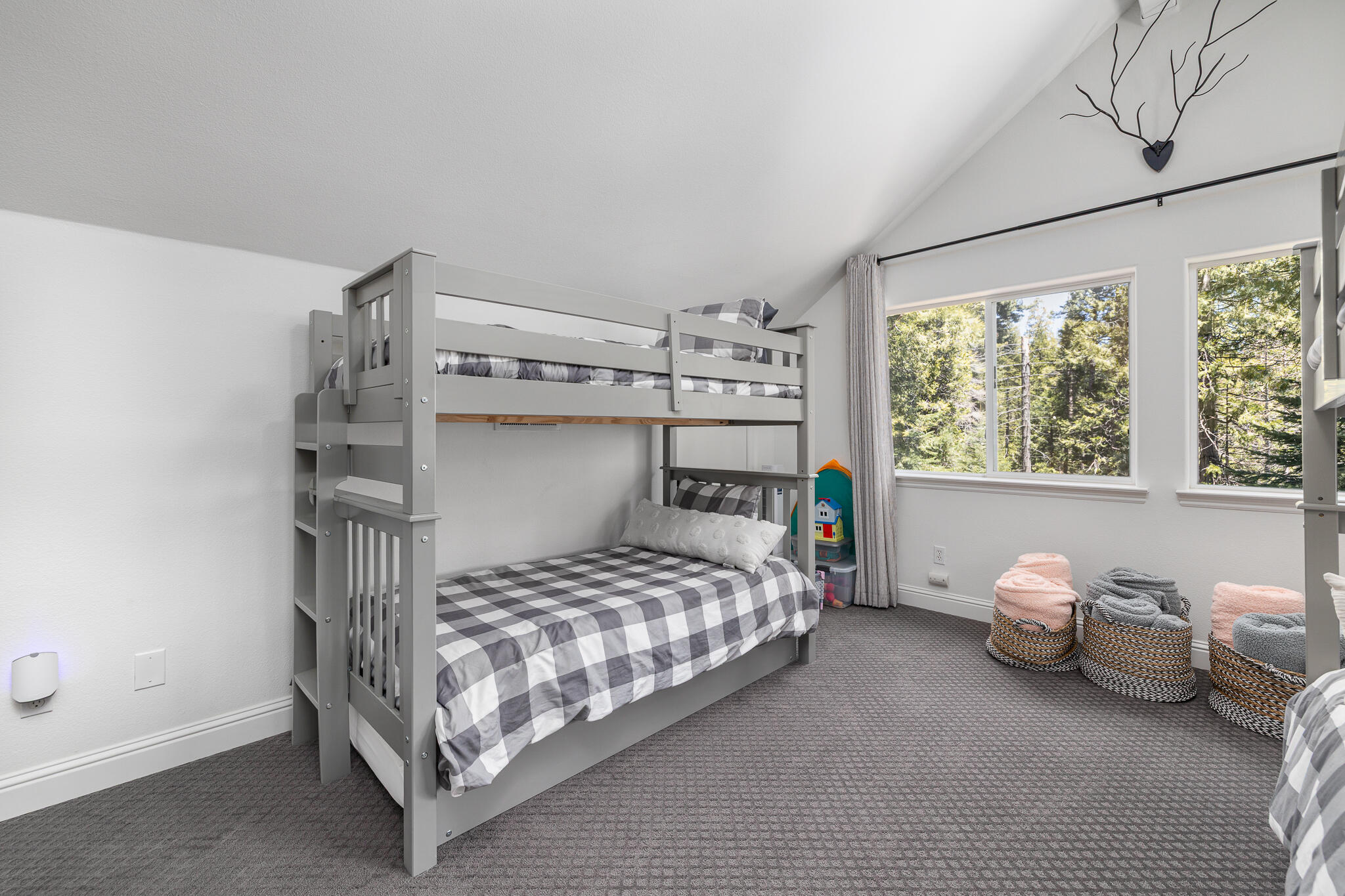 39928 Yellow Lupin Ln, Shaver Lake, CA 93664