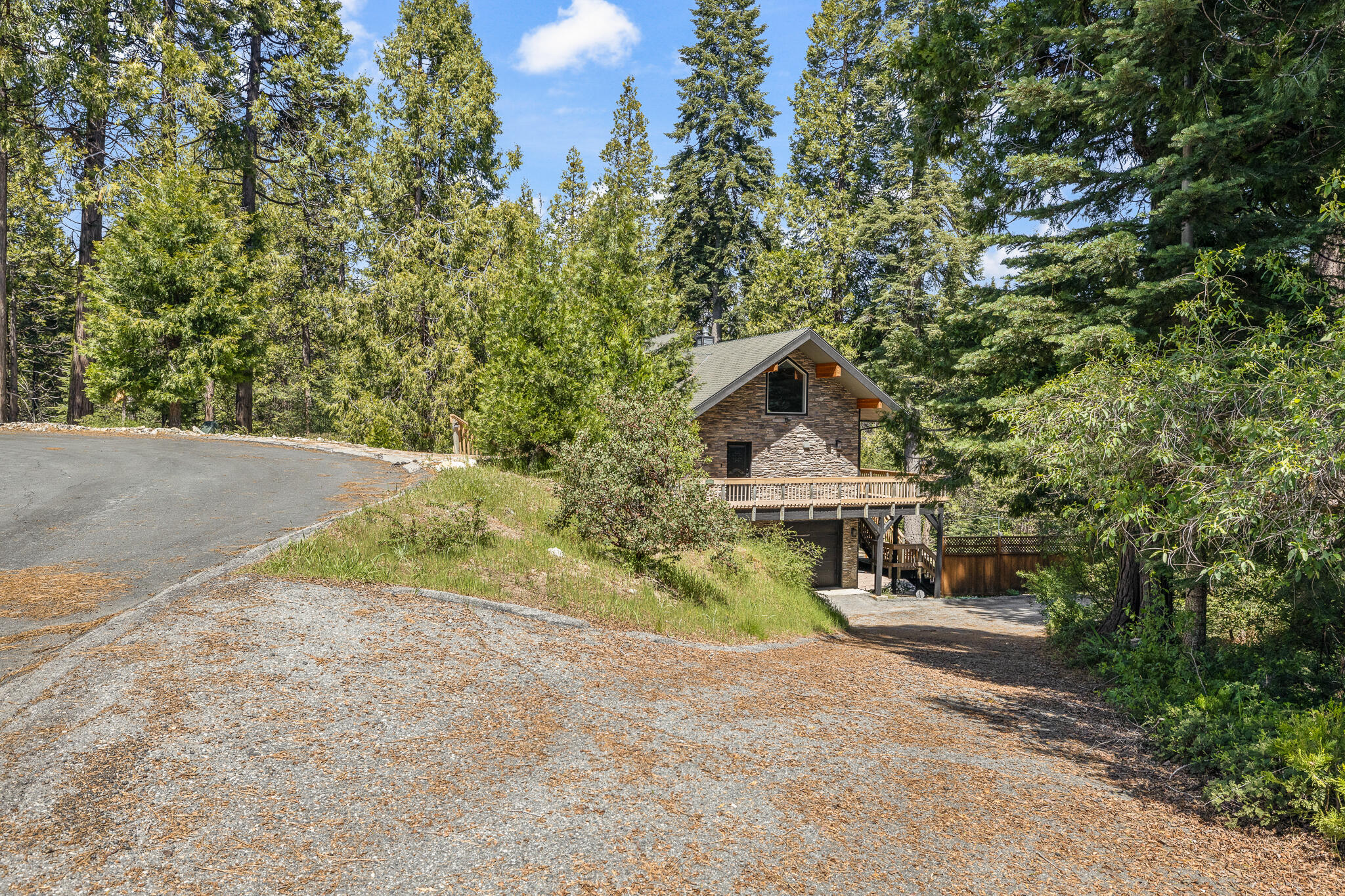 39928 Yellow Lupin Ln, Shaver Lake, CA 93664