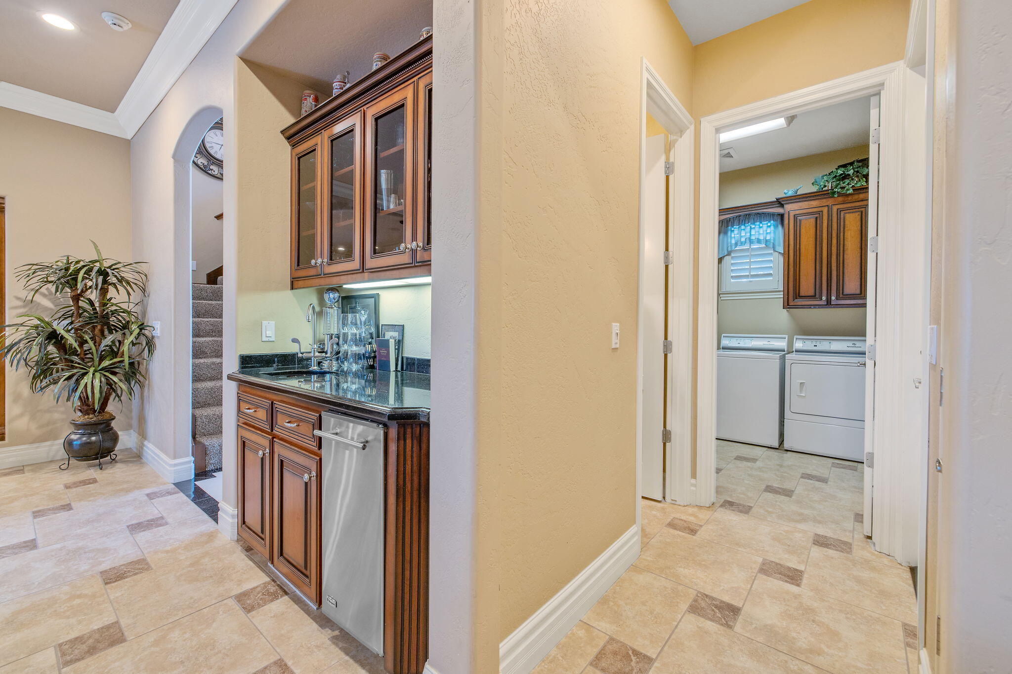 382 Hemmingway Ct, Tulare, CA 93274