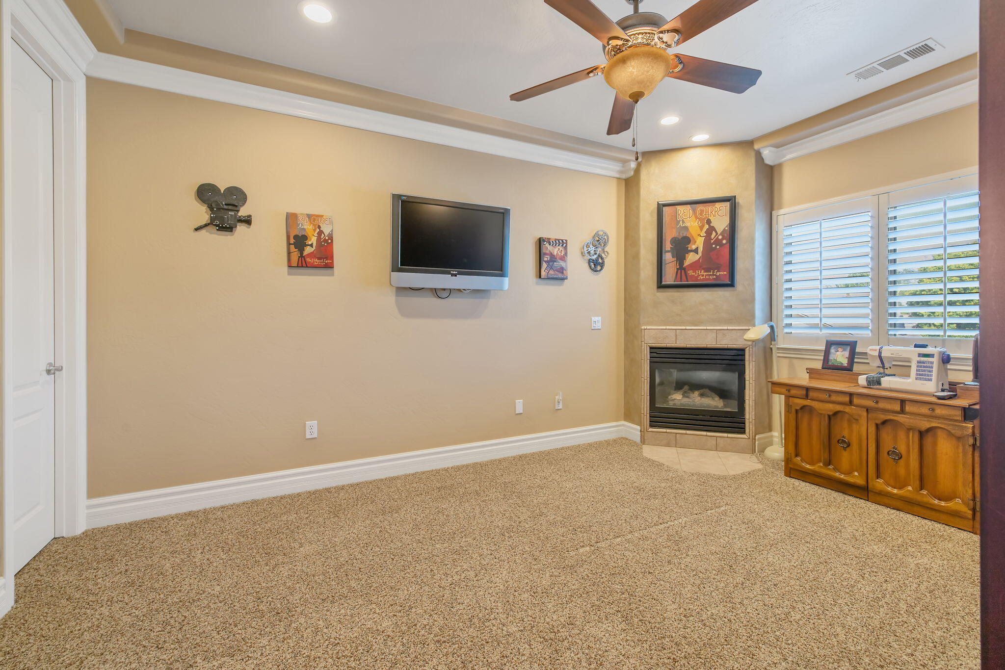 382 Hemmingway Ct, Tulare, CA 93274