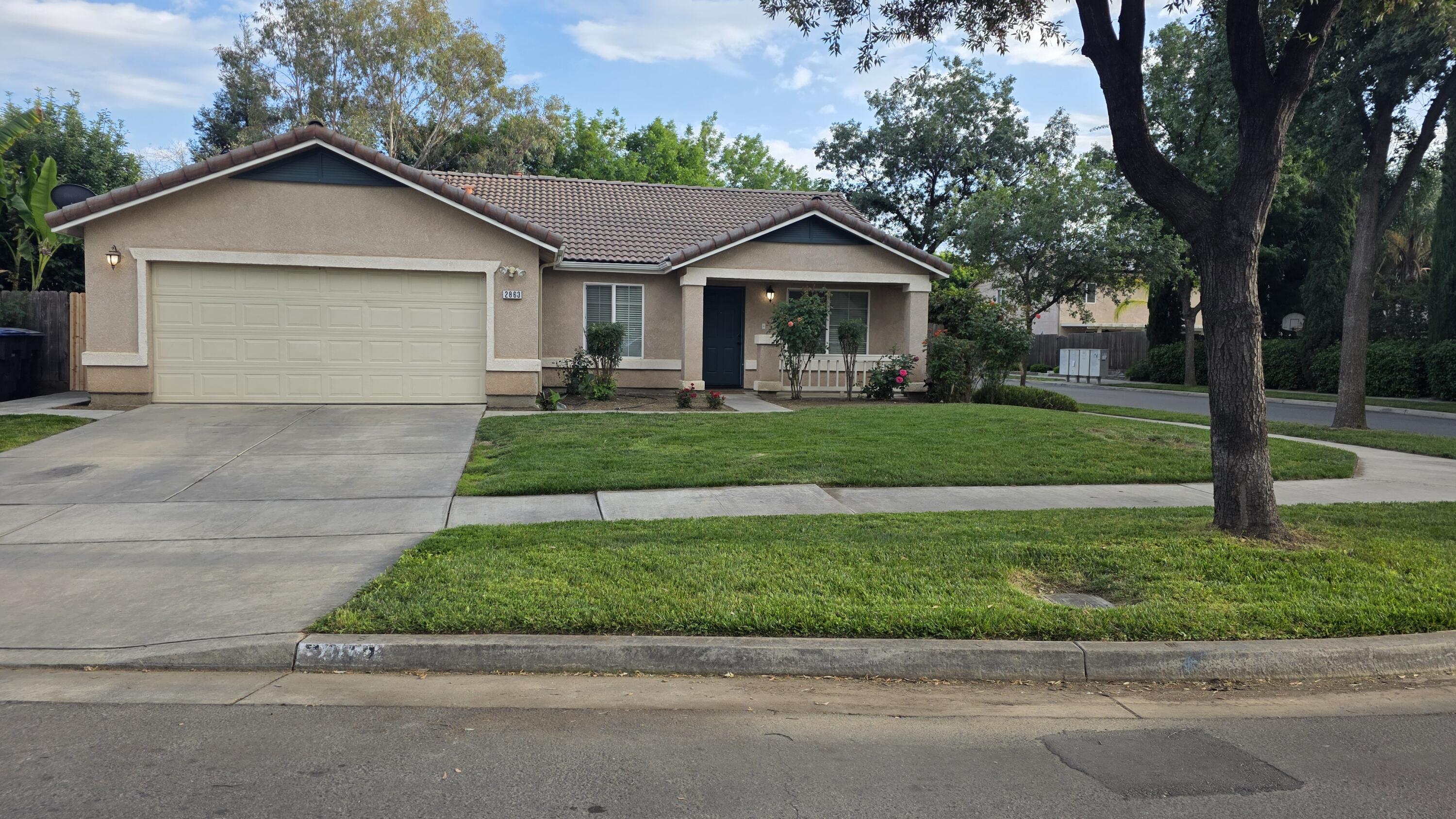 2863 W Prescott Ave, Visalia, CA 93291
