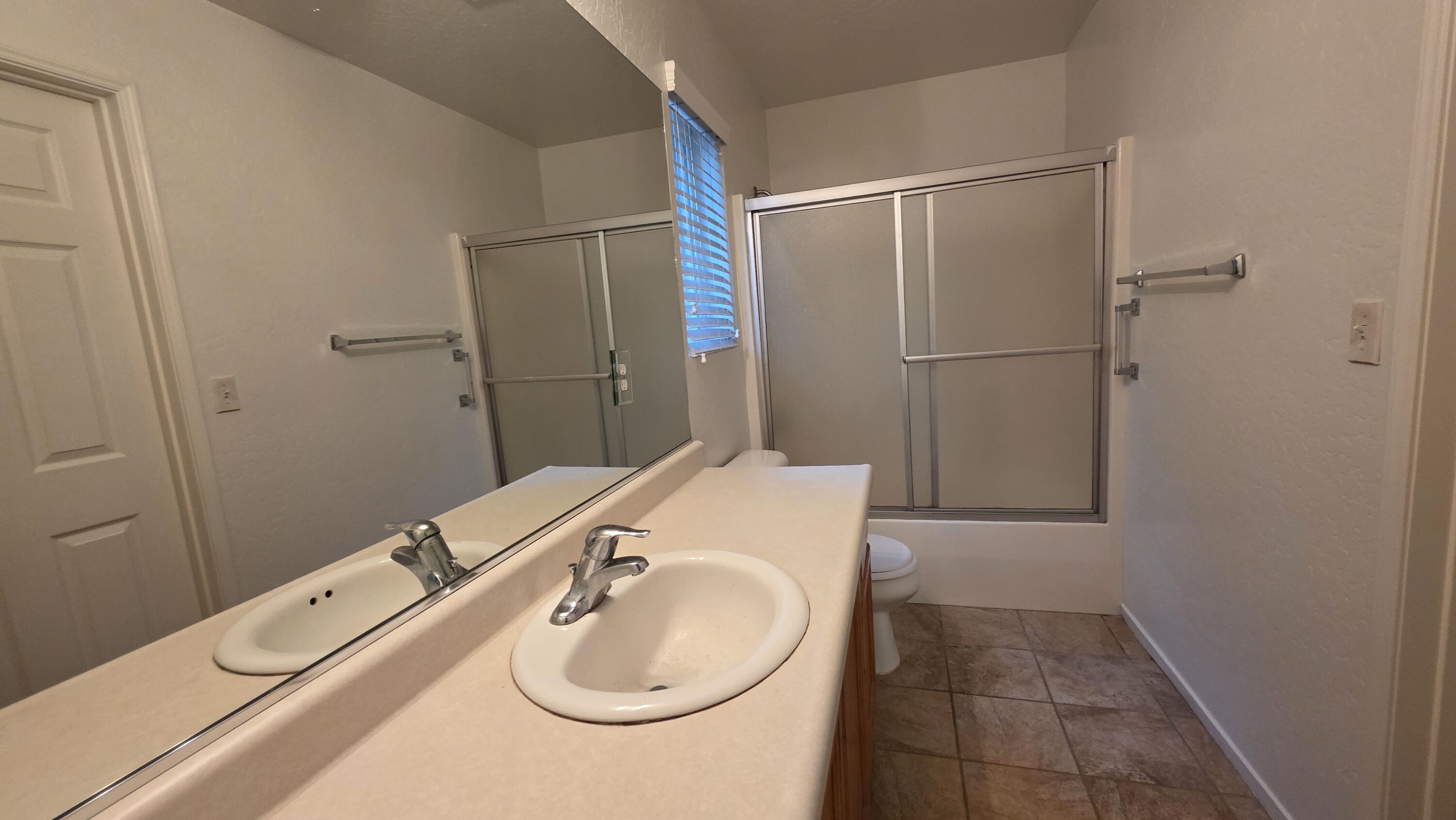 2863 W Prescott Ave, Visalia, CA 93291