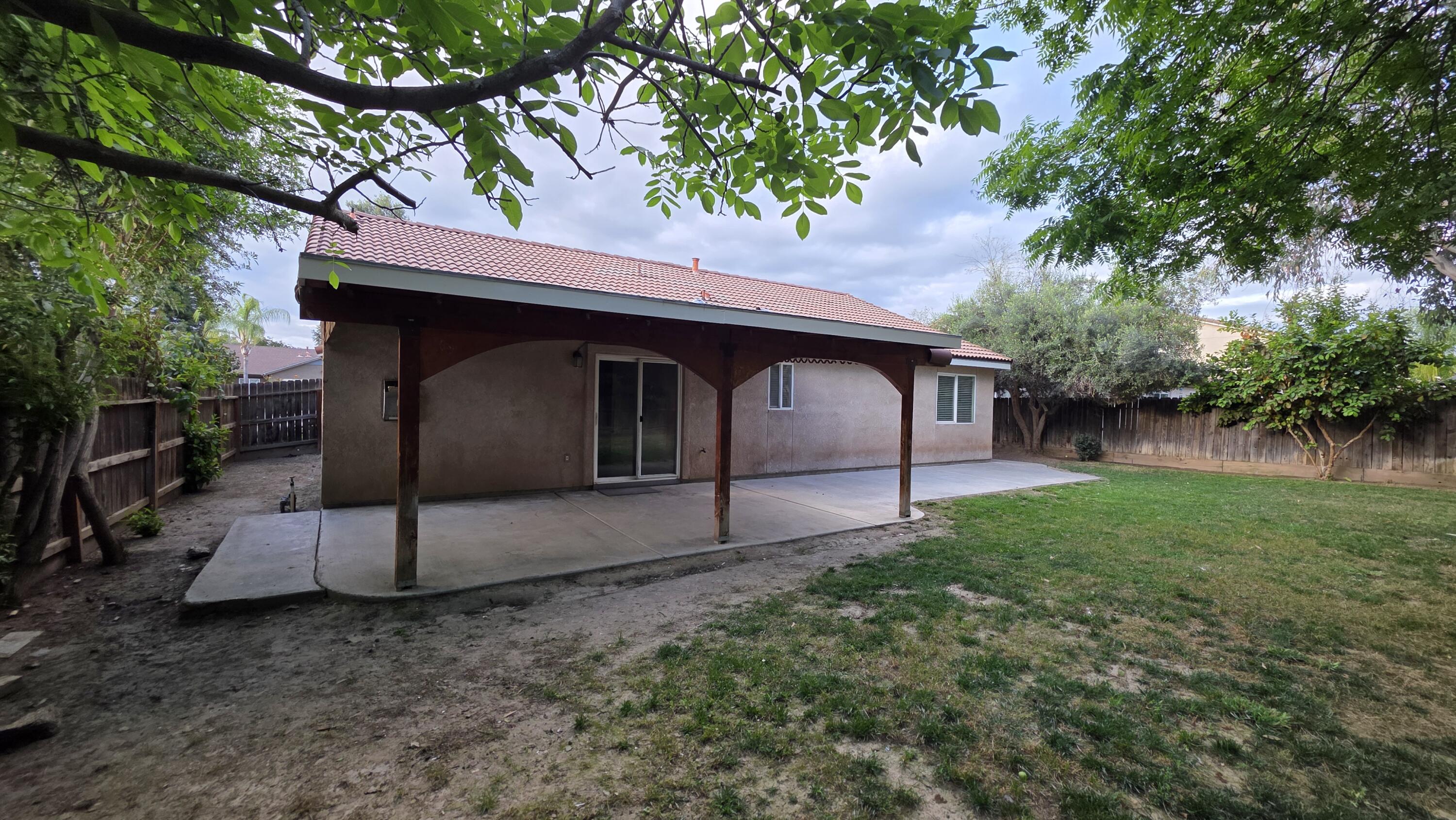 2863 W Prescott Ave, Visalia, CA 93291