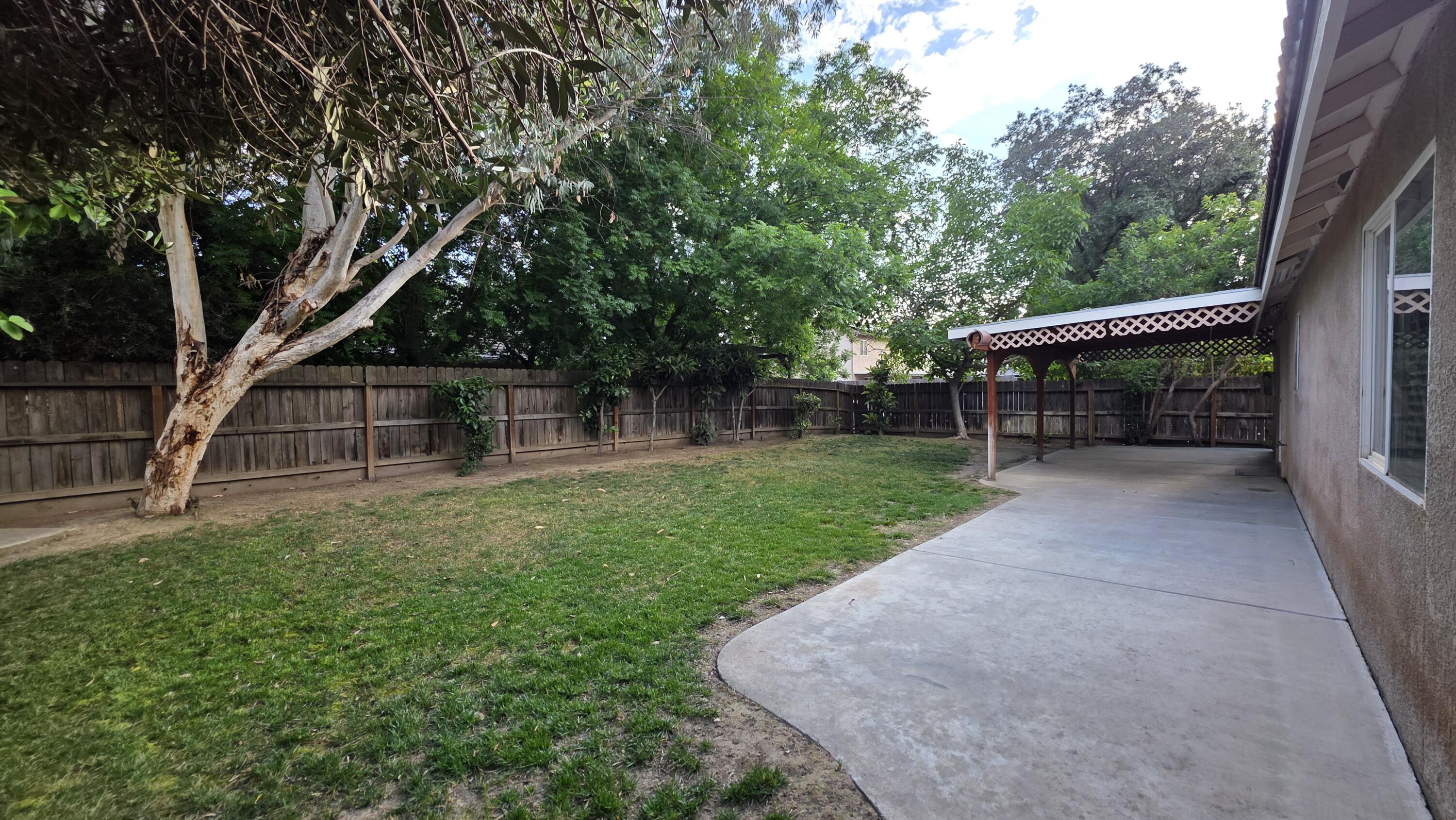 2863 W Prescott Ave, Visalia, CA 93291