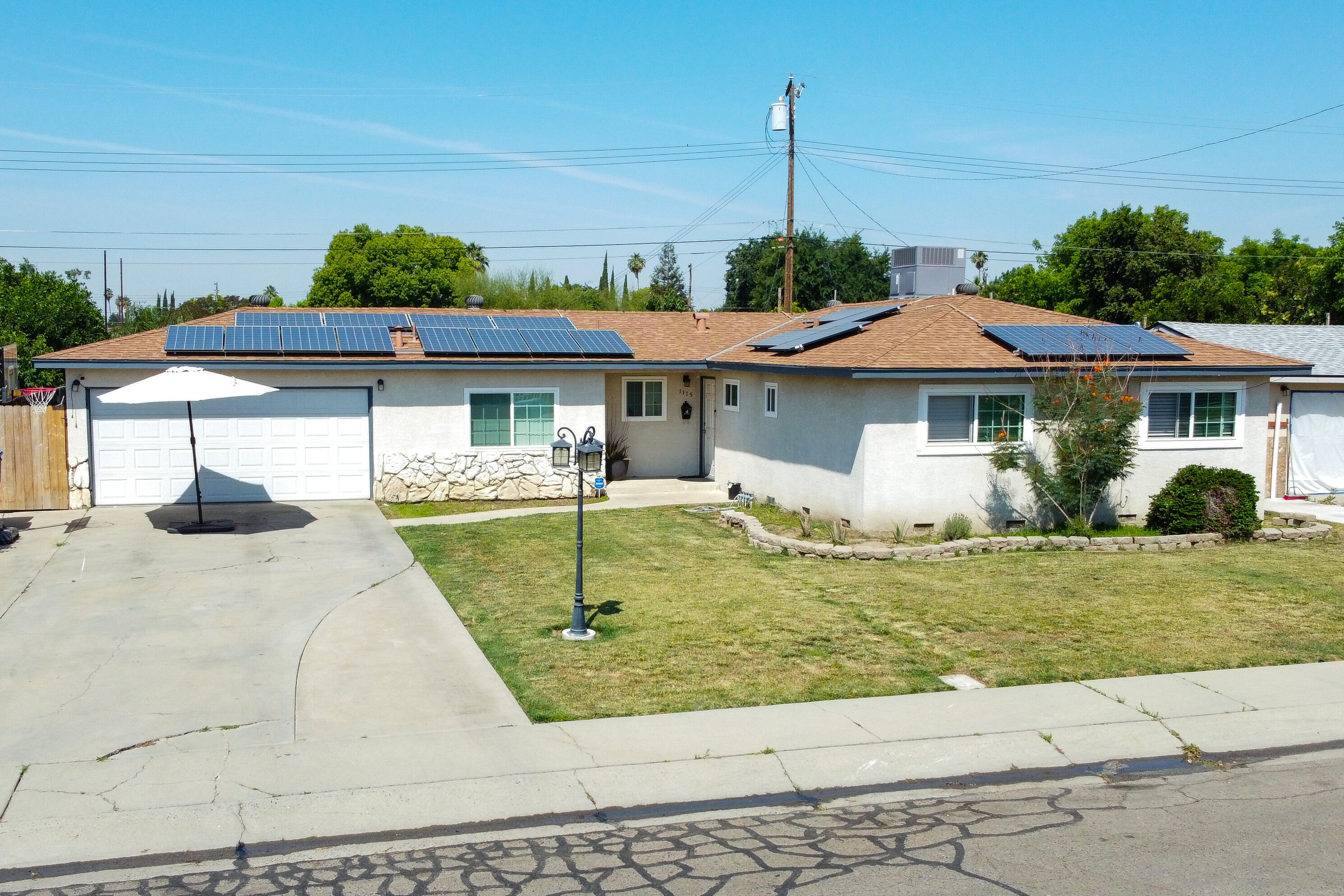 1115 S Valley St, Visalia, CA 93277