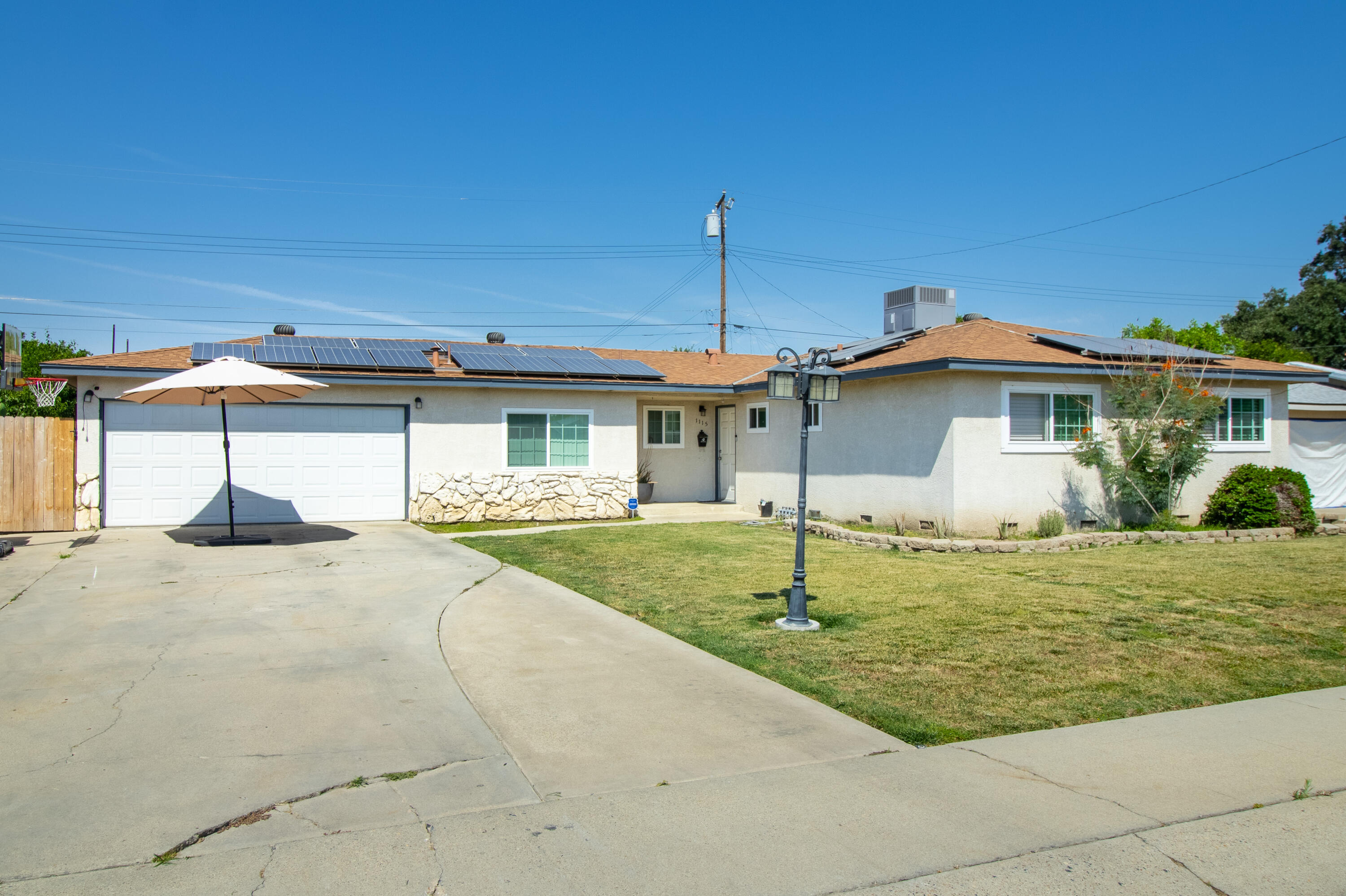 1115 S Valley St, Visalia, CA 93277
