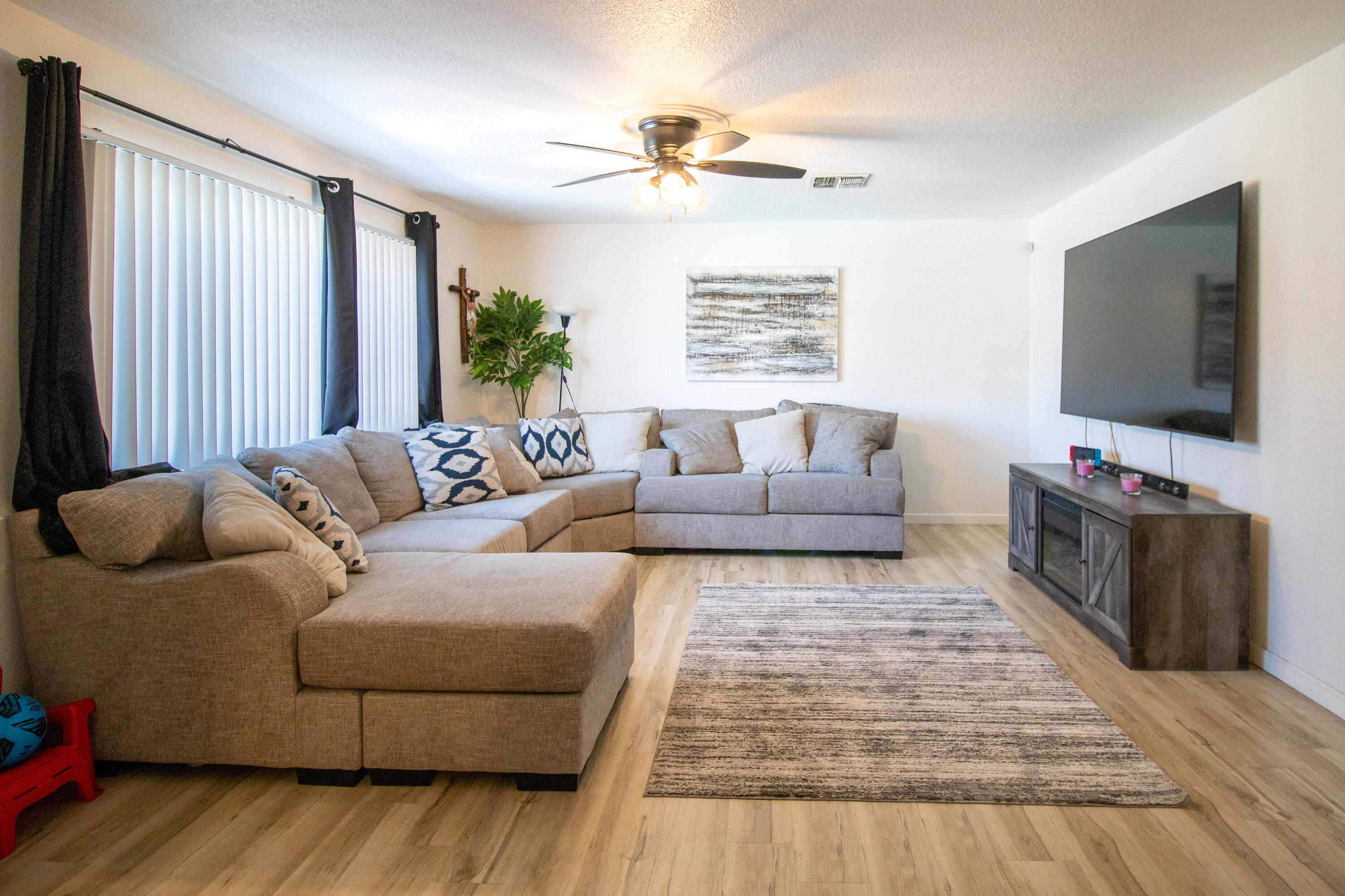 1115 S Valley St, Visalia, CA 93277