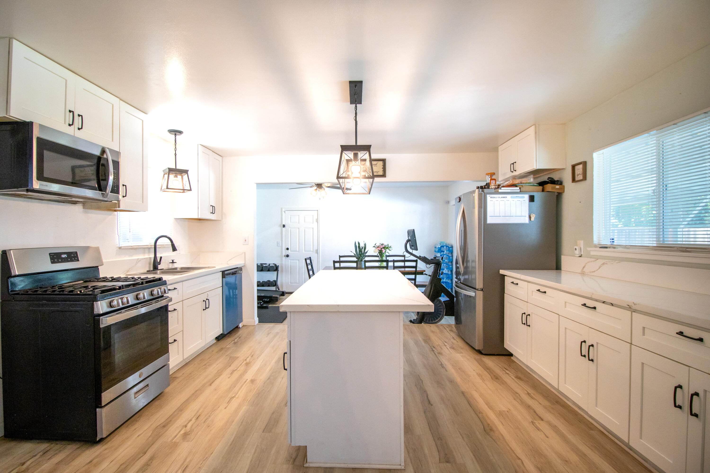 1115 S Valley St, Visalia, CA 93277