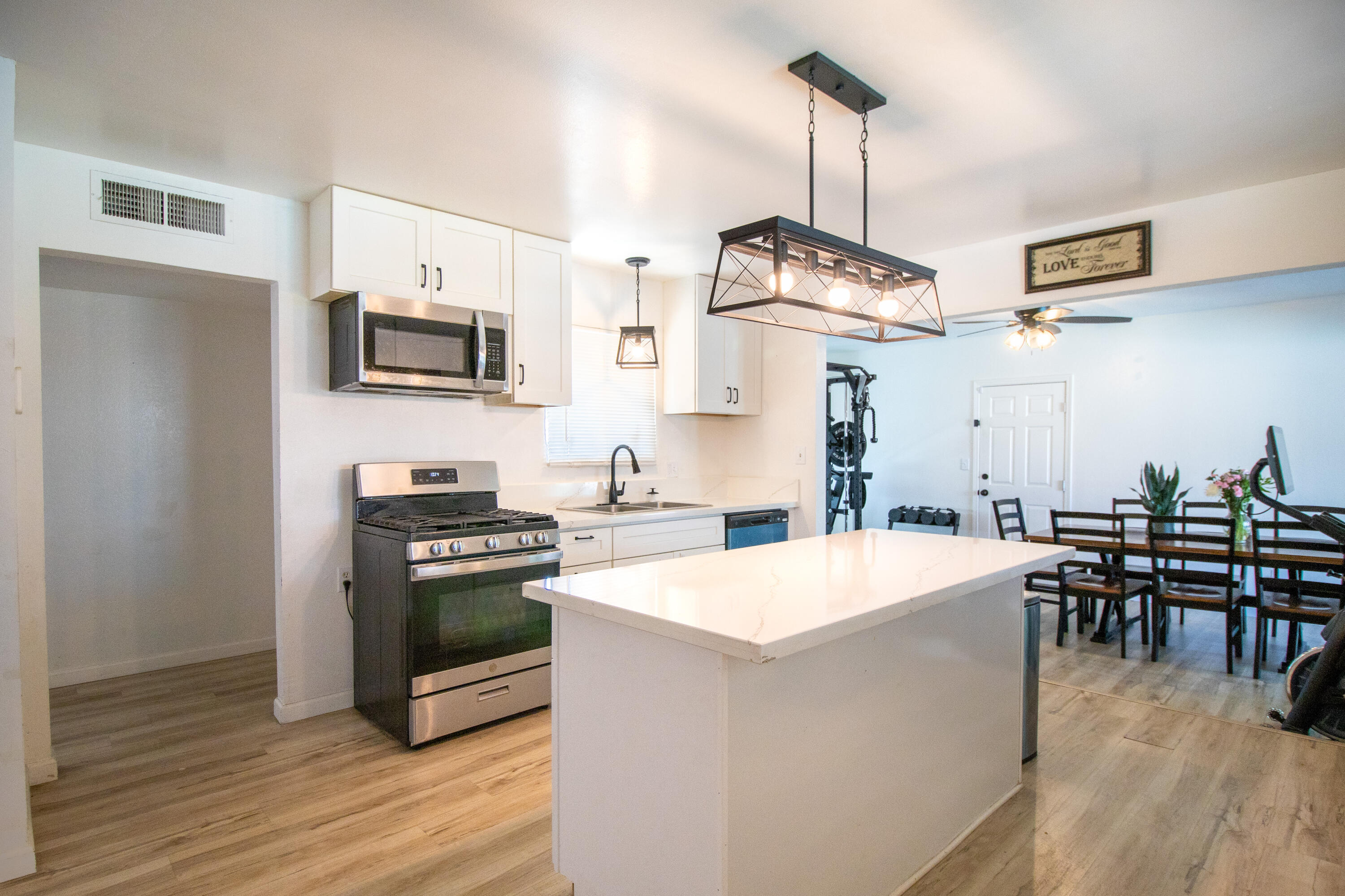 1115 S Valley St, Visalia, CA 93277