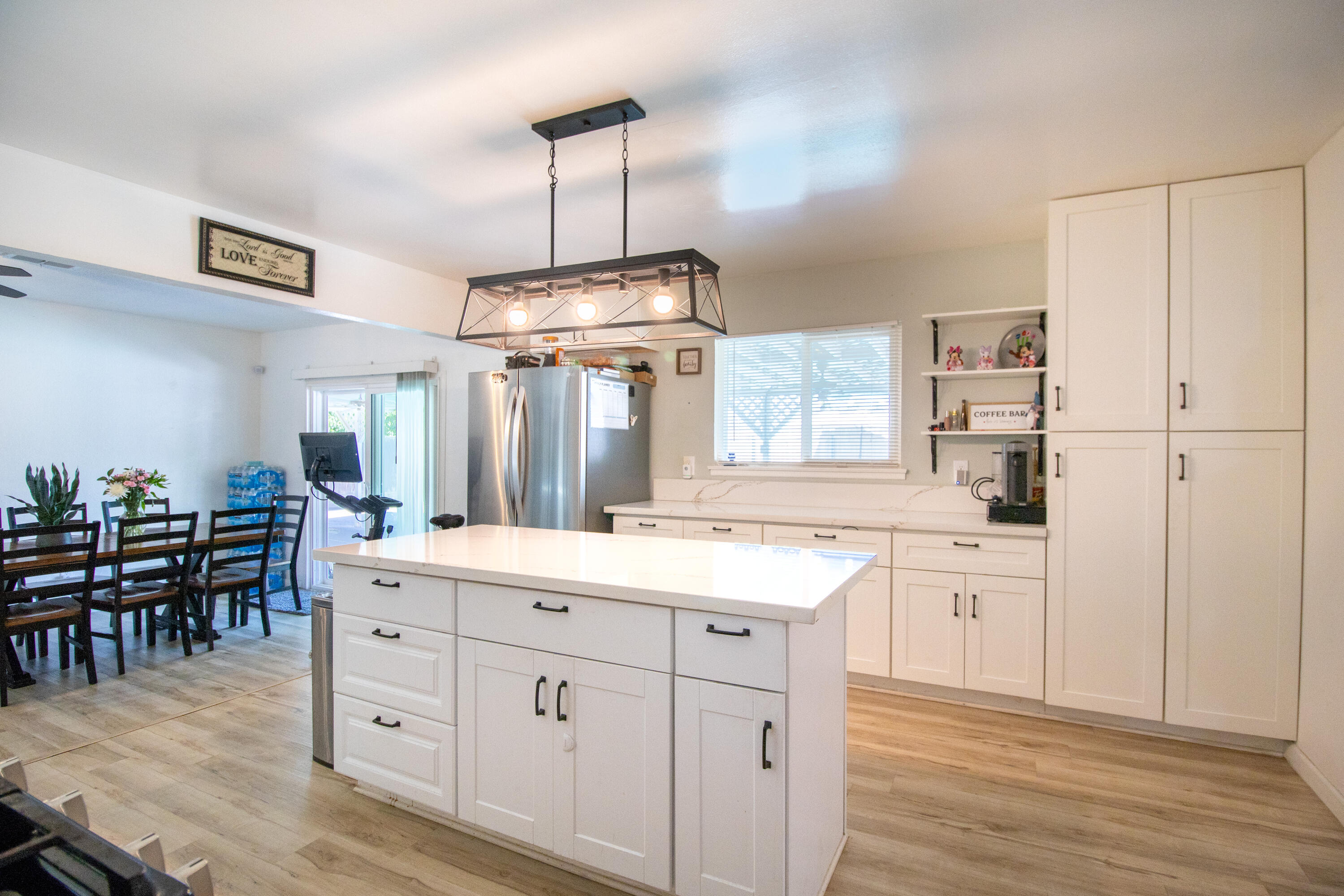 1115 S Valley St, Visalia, CA 93277