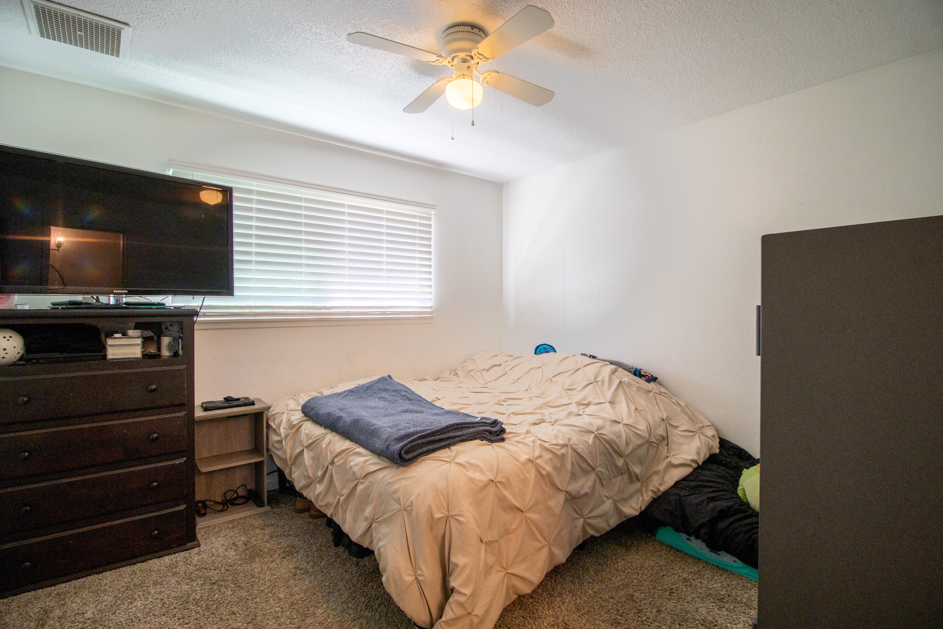 1115 S Valley St, Visalia, CA 93277