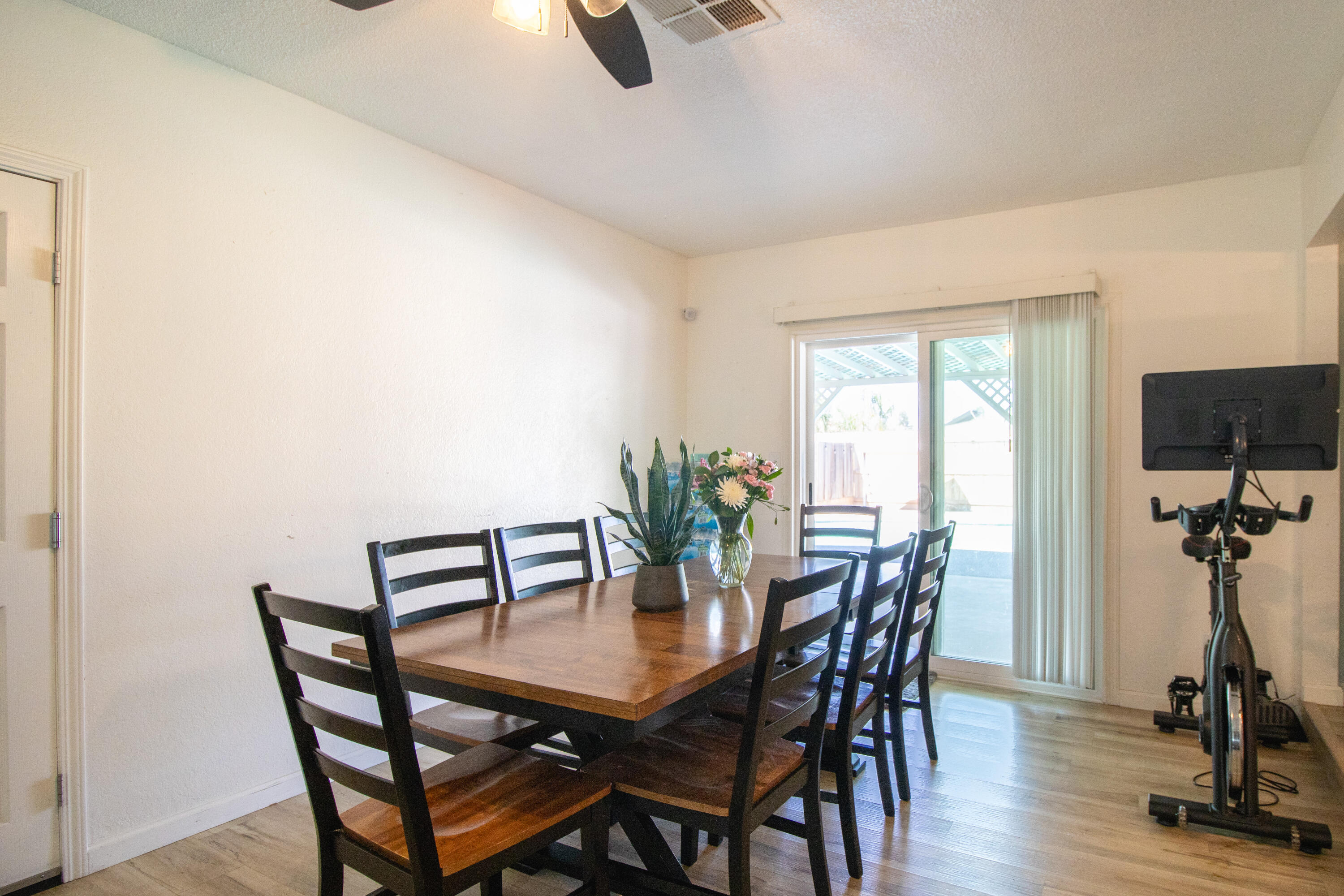 1115 S Valley St, Visalia, CA 93277