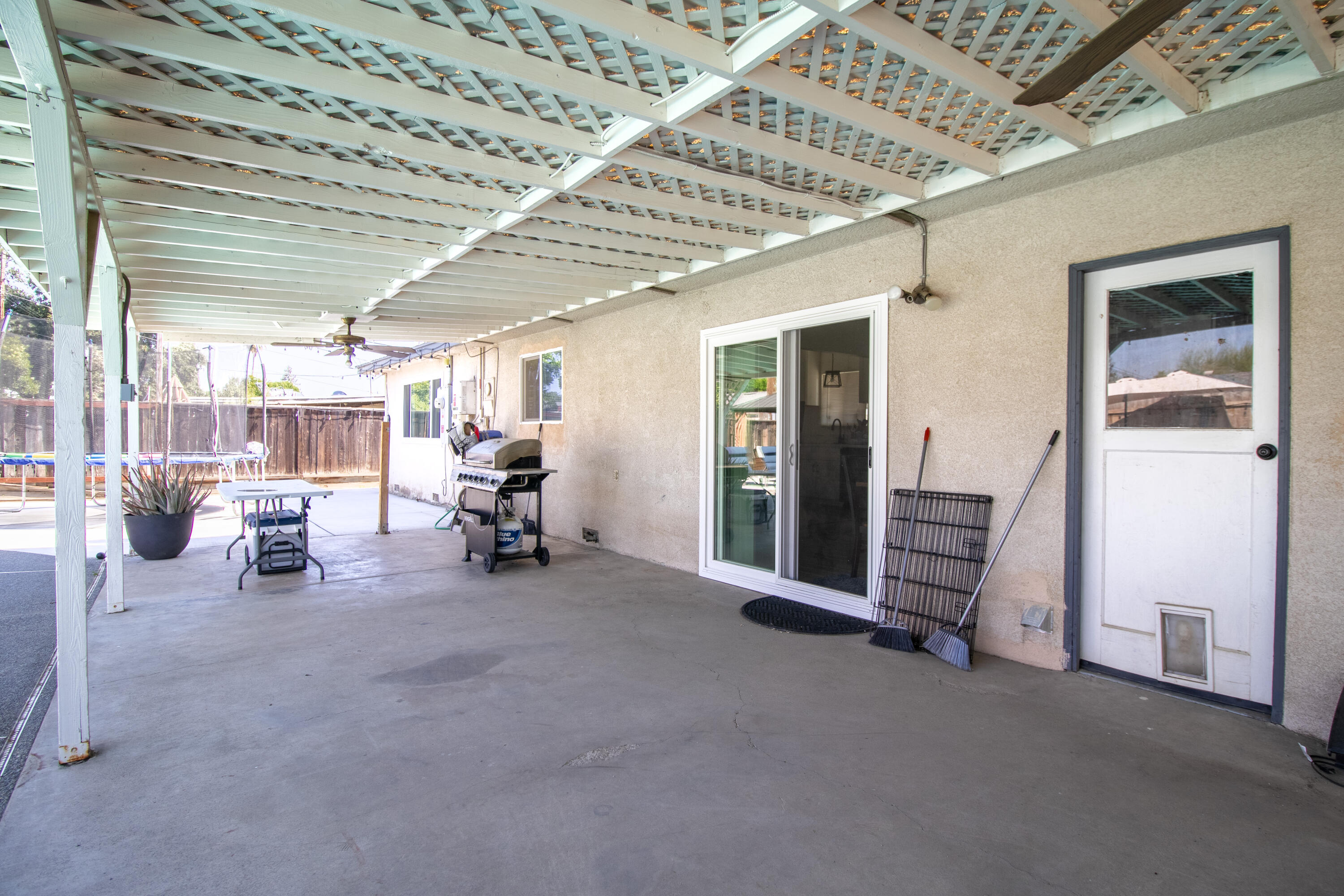 1115 S Valley St, Visalia, CA 93277