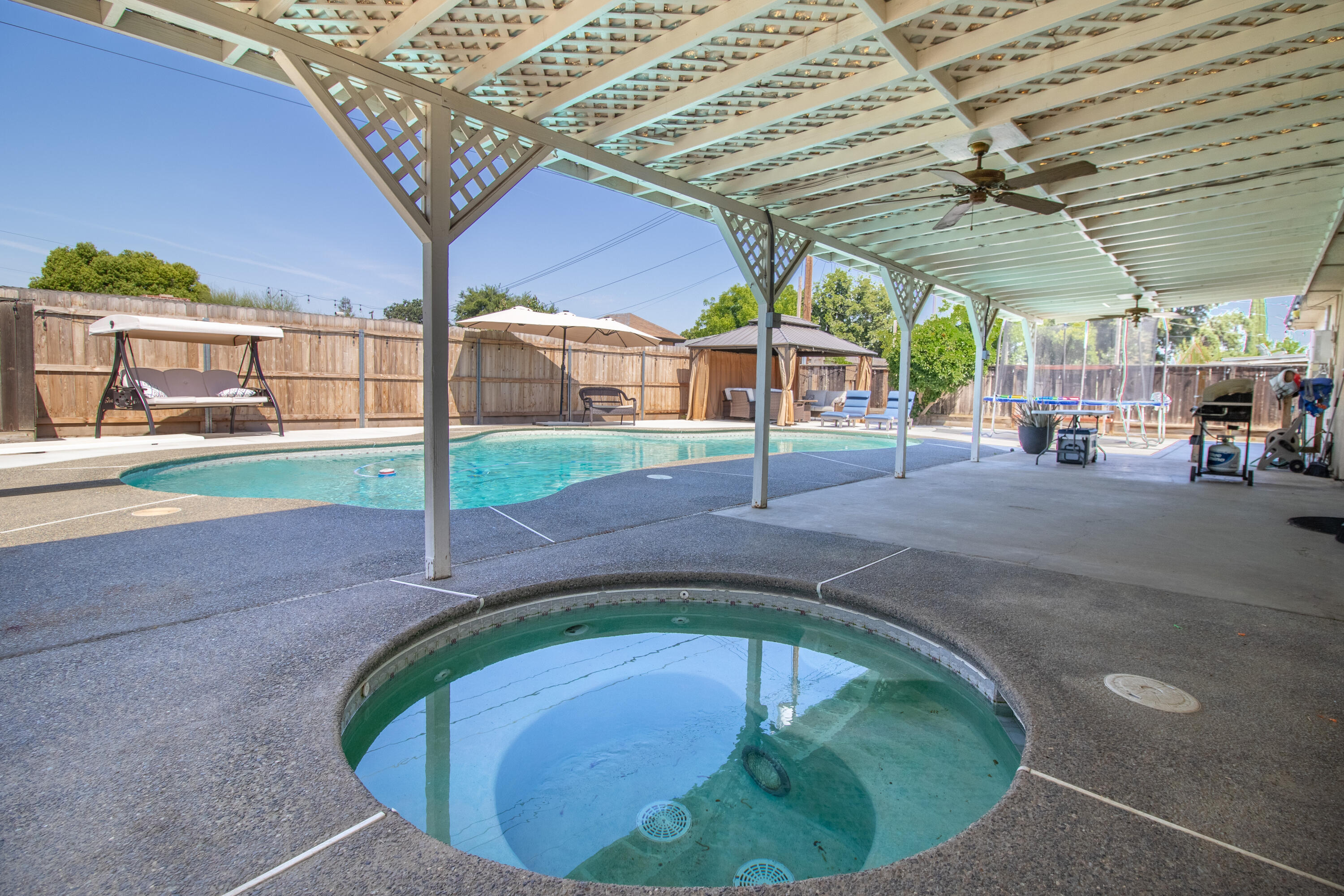 1115 S Valley St, Visalia, CA 93277