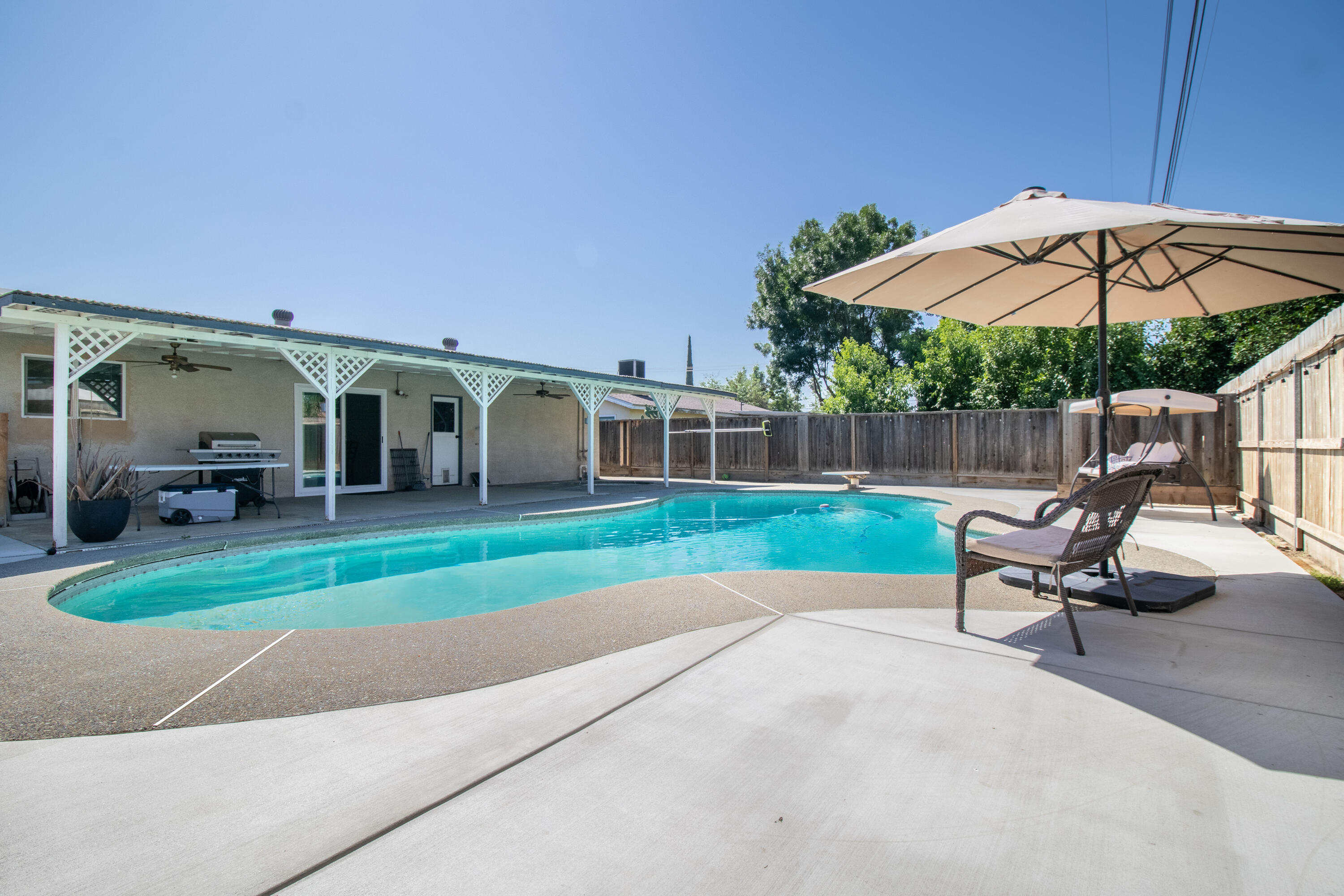 1115 S Valley St, Visalia, CA 93277